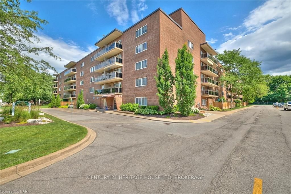 Photo 2 of Unit 201, 196 Scott Street, St. Catharines, Fairview — HOMEH