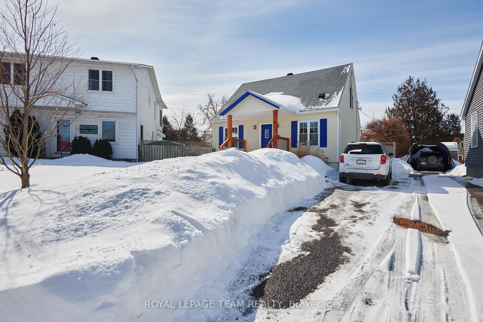 Photo 3 of 92 Harrold Place, Ottawa, Carlington — HOMEH