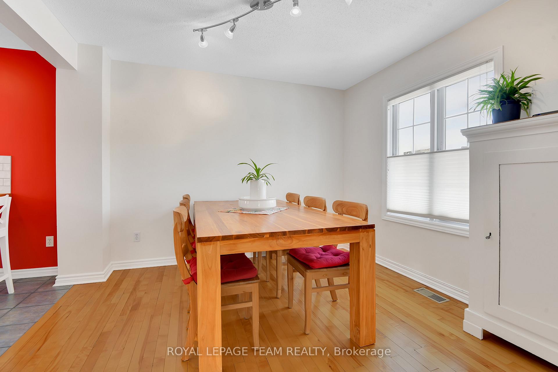 Photo 10 of 92 Harrold Place, Ottawa, Carlington — HOMEH