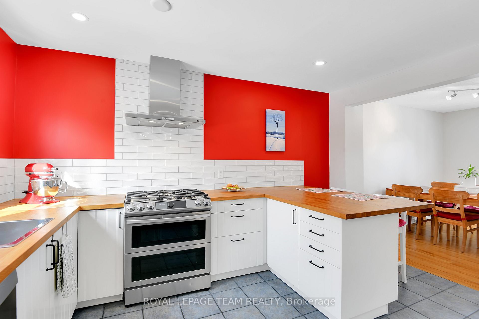 Photo 14 of 92 Harrold Place, Ottawa, Carlington — HOMEH