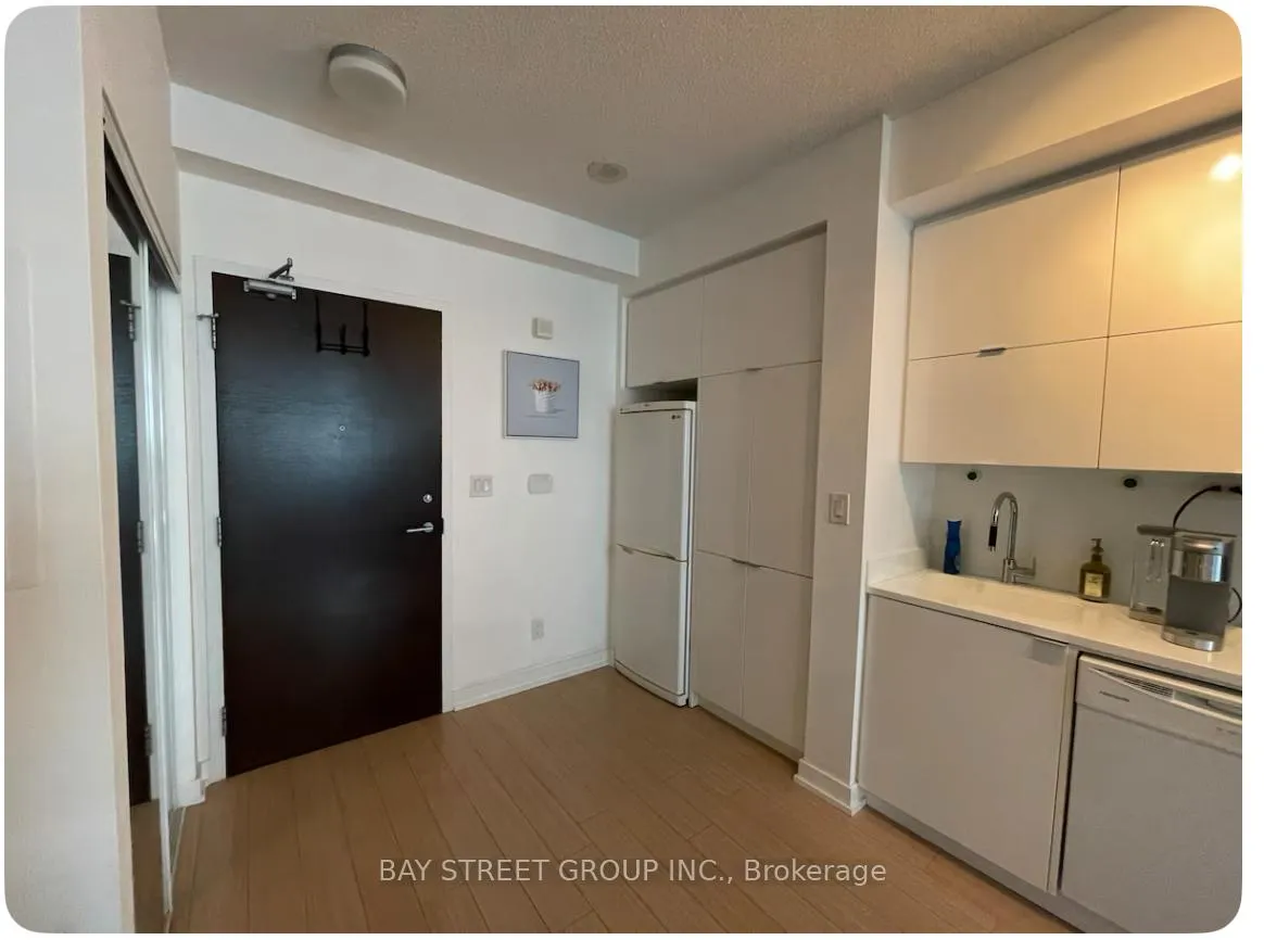Photo 4 of Unit 4303, 21 Iceboat Terrace, Toronto, Waterfront Communities — HOMEH