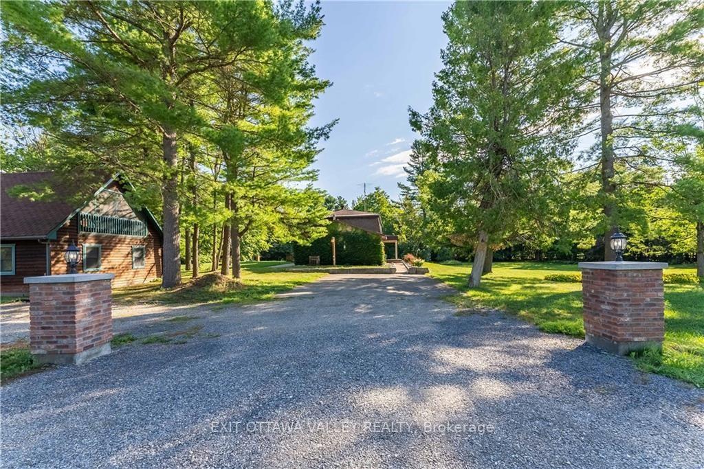 Photo 2 of 2062 Richmond Road, Beckwith, Beckwith Twp — HOMEH