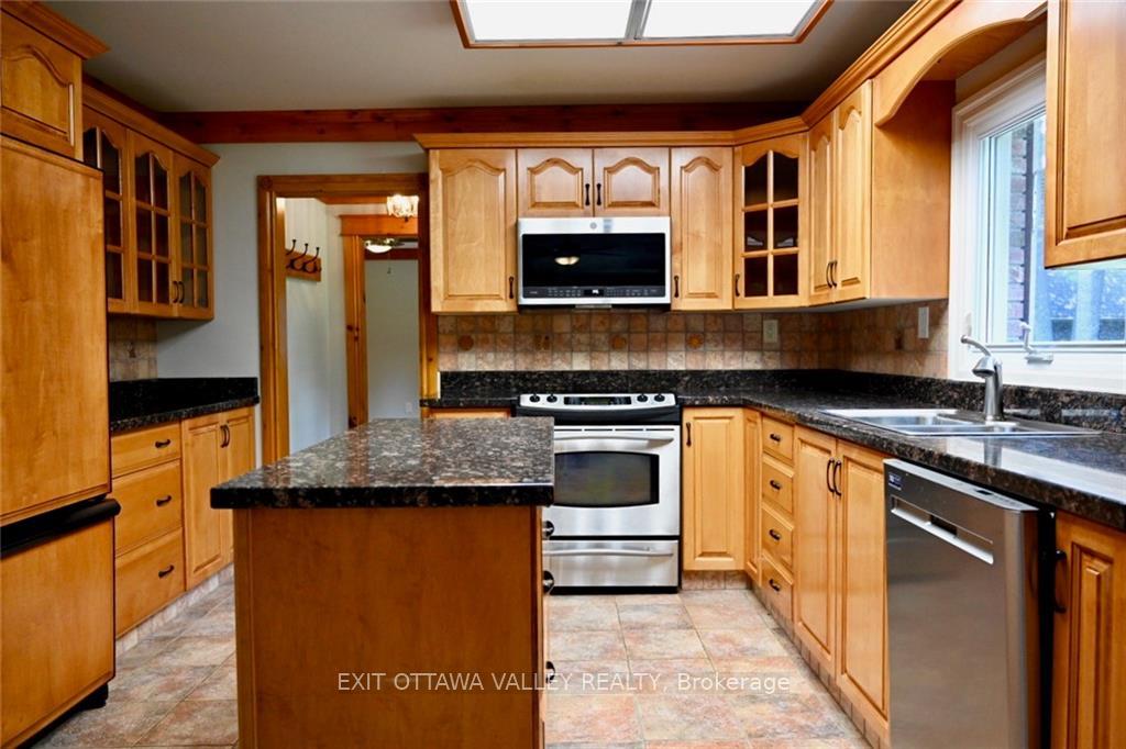 Photo 6 of 2062 Richmond Road, Beckwith, Beckwith Twp — HOMEH