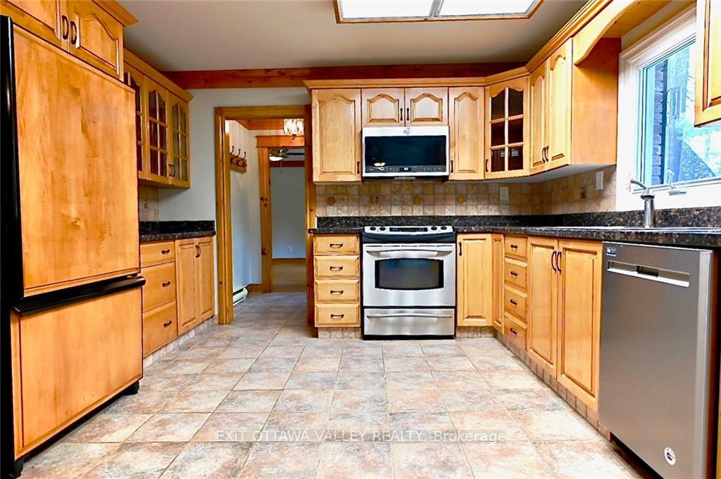 Photo 5 of 2062 Richmond Road, Beckwith, Beckwith Twp — HOMEH