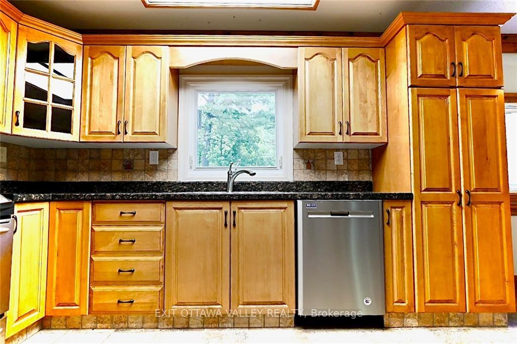 Photo 8 of 2062 Richmond Road, Beckwith, Beckwith Twp — HOMEH