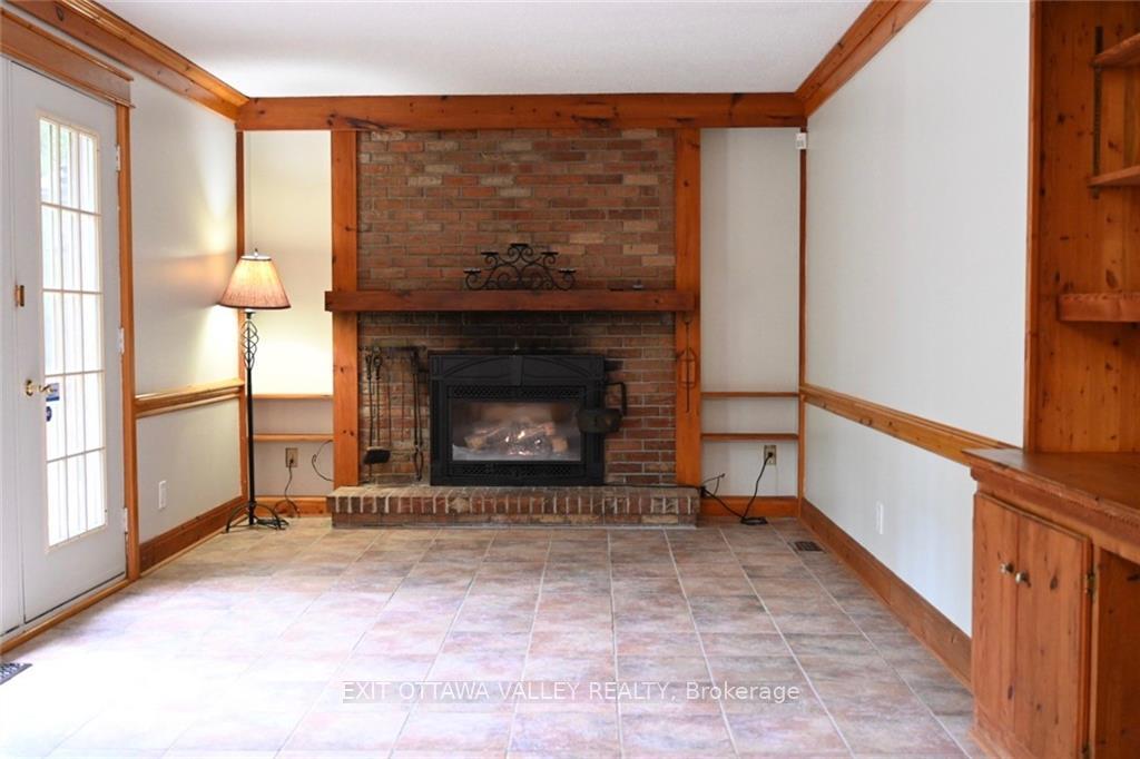 Photo 9 of 2062 Richmond Road, Beckwith, Beckwith Twp — HOMEH