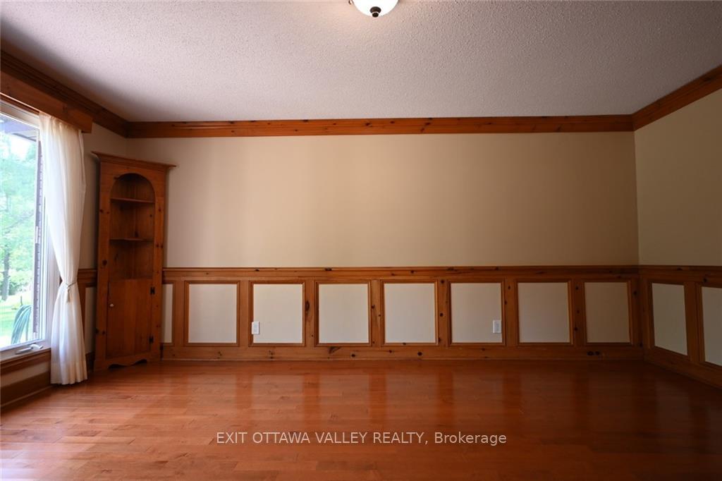 Photo 11 of 2062 Richmond Road, Beckwith, Beckwith Twp — HOMEH