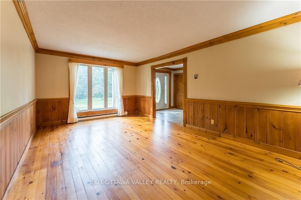 Photo 10 of 2062 Richmond Road, Beckwith, Beckwith Twp — HOMEH