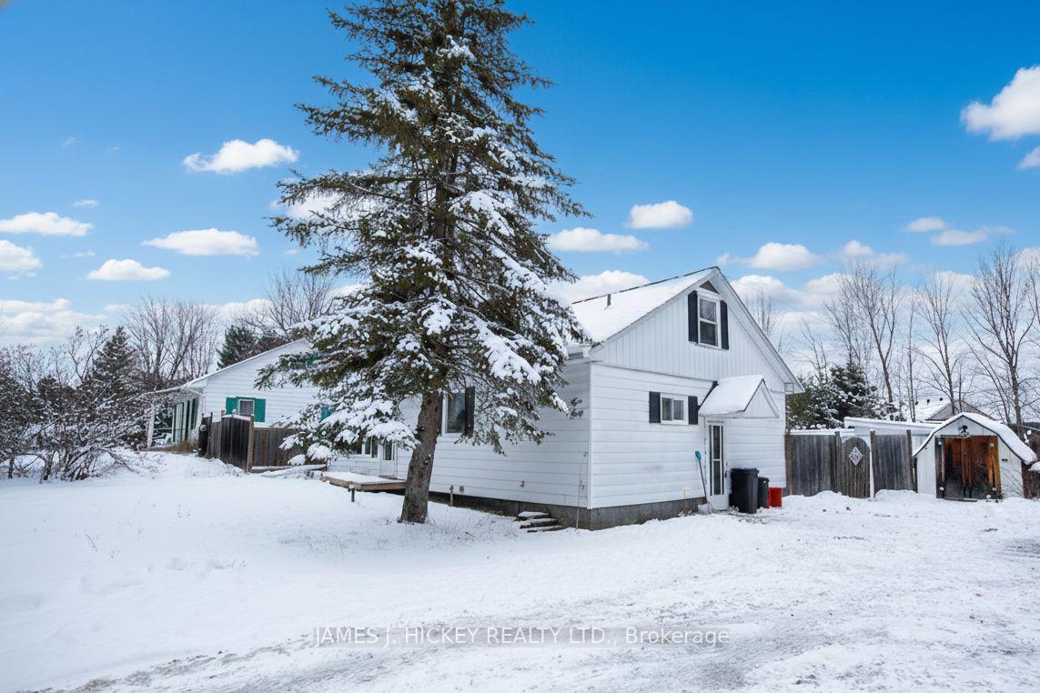 Photo 2 of 33504 Highway 17, Deep River — HOMEH