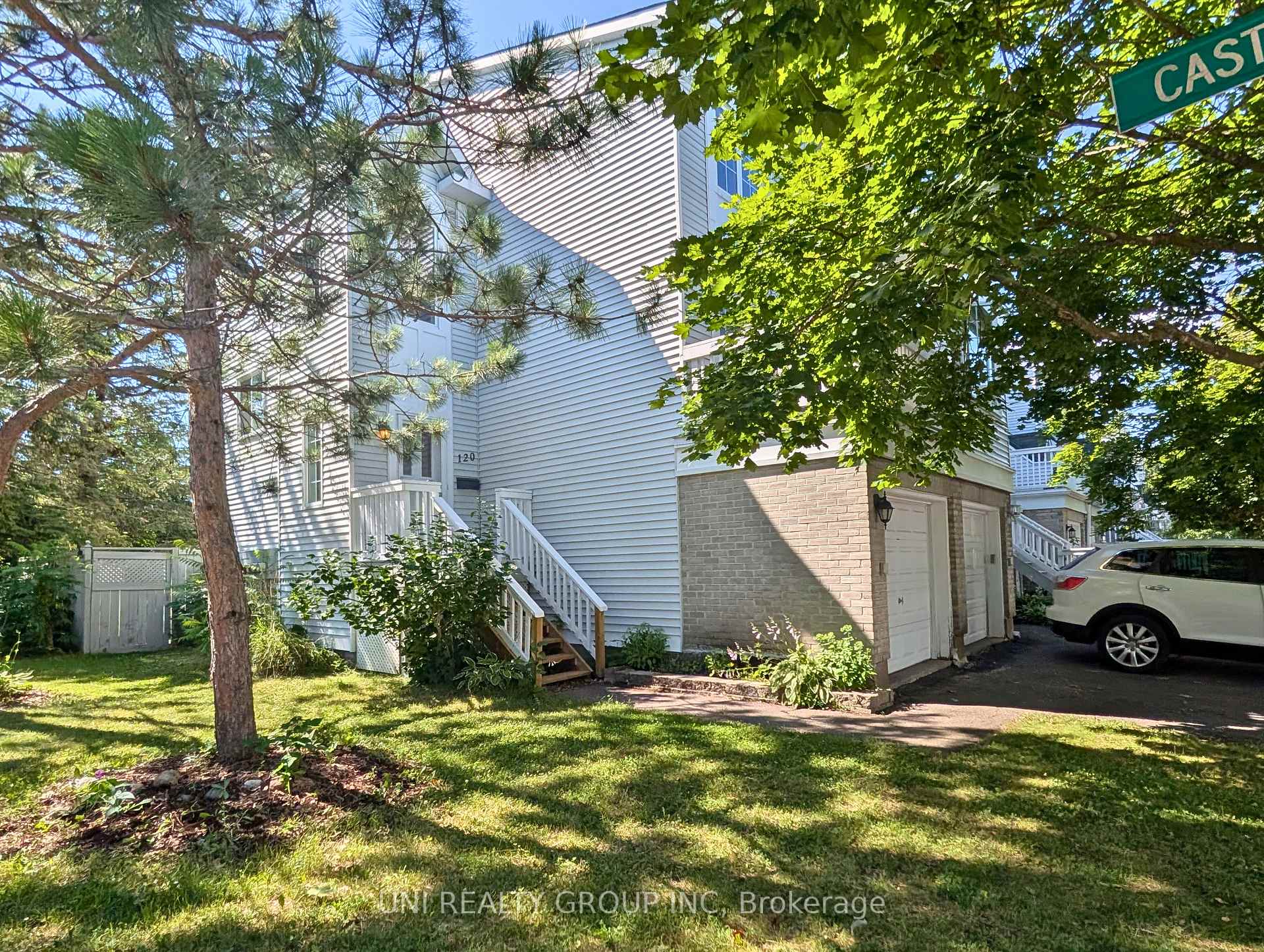 Photo 1 of 120 Castlegreen Private, Ottawa, Hunt Club Park/Greenboro — HOMEH