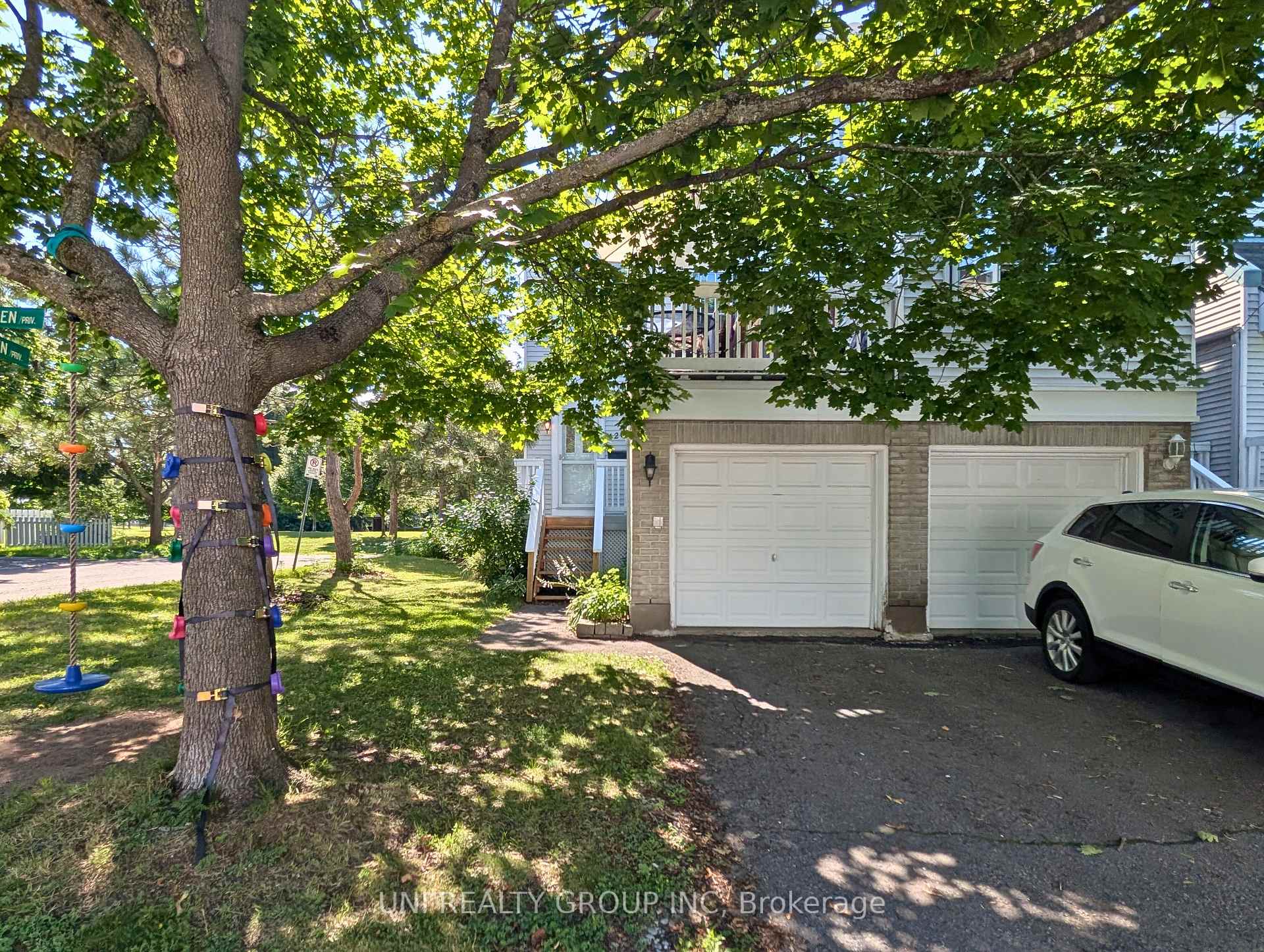 Photo 2 of 120 Castlegreen Private, Ottawa, Hunt Club Park/Greenboro — HOMEH