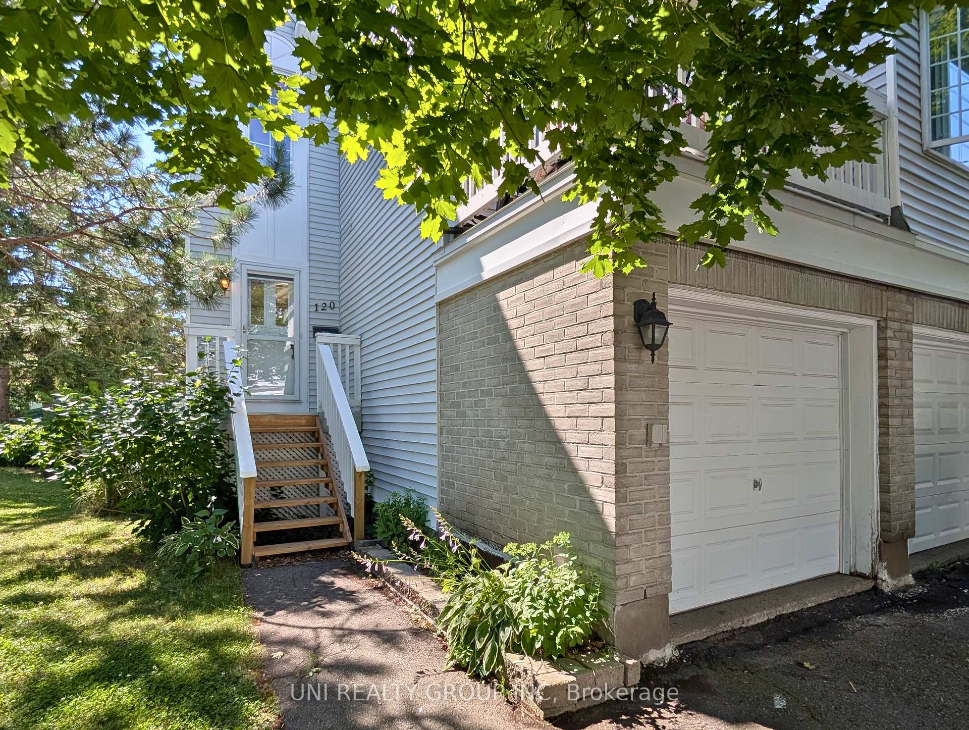Photo 3 of 120 Castlegreen Private, Ottawa, Hunt Club Park/Greenboro — HOMEH