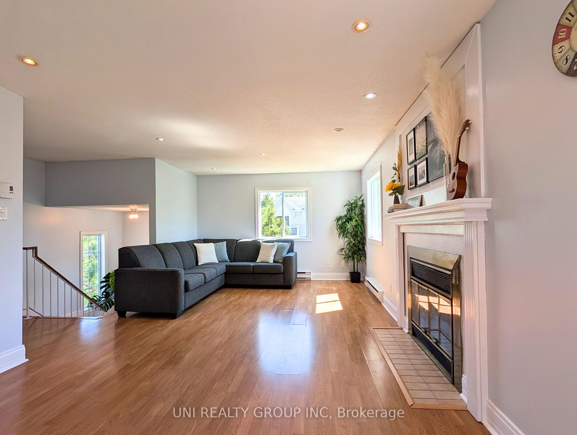 Photo 8 of 120 Castlegreen Private, Ottawa, Hunt Club Park/Greenboro — HOMEH