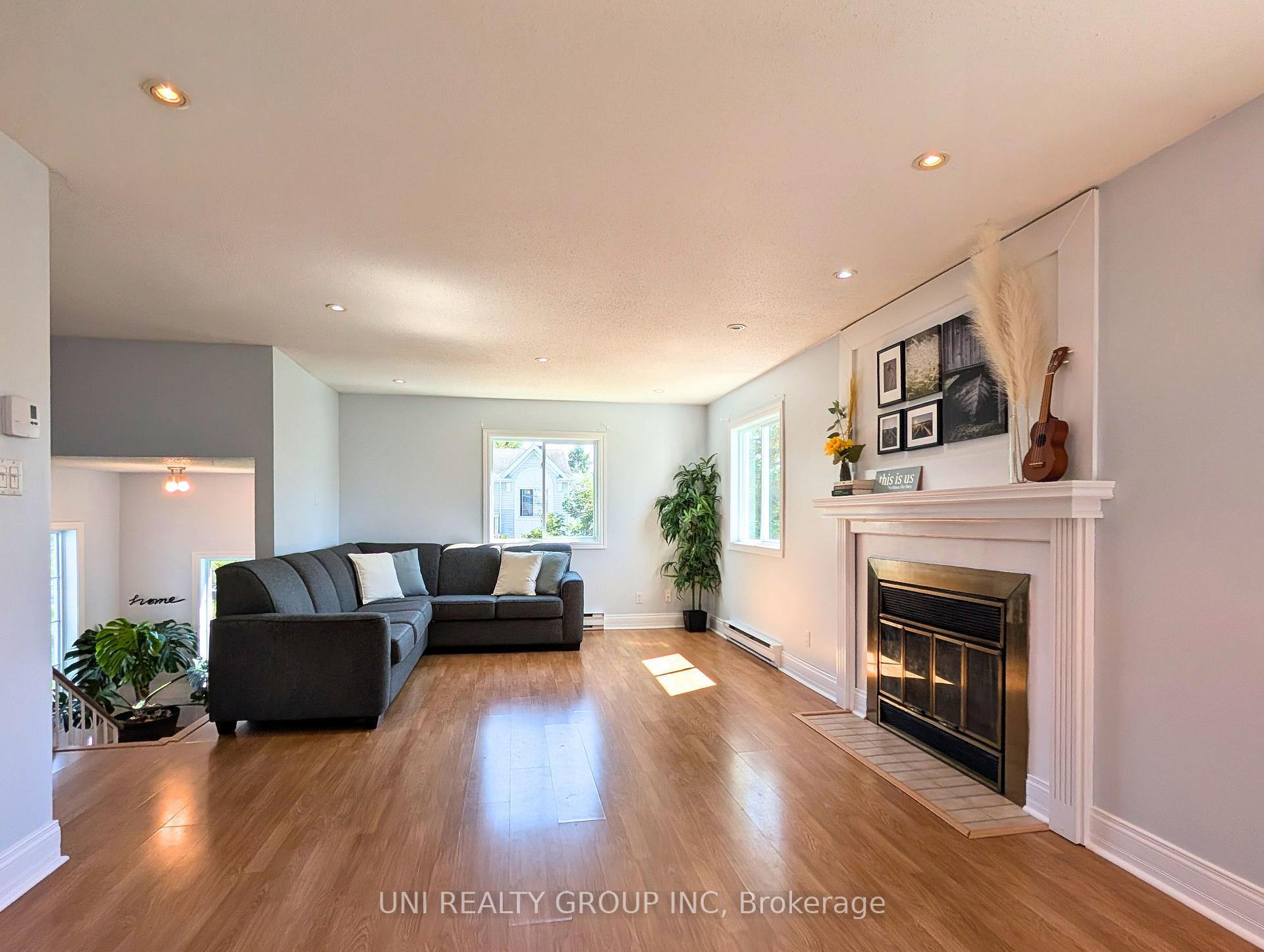 Photo 9 of 120 Castlegreen Private, Ottawa, Hunt Club Park/Greenboro — HOMEH