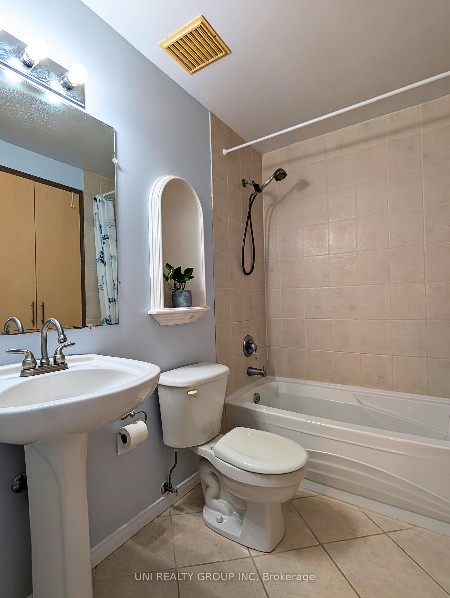 Photo 37 of 120 Castlegreen Private, Ottawa, Hunt Club Park/Greenboro — HOMEH
