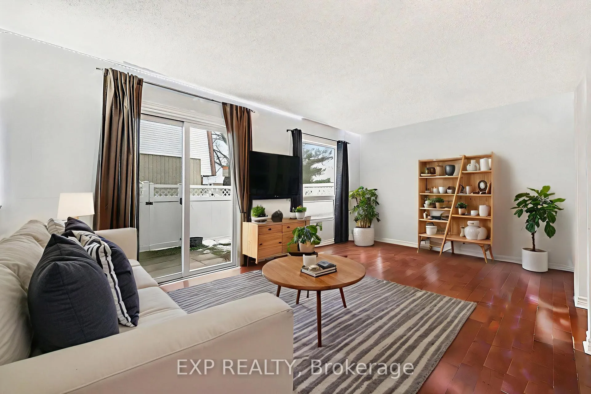 Photo 8 of 20 Lovell Lane, Ottawa, Westcliffe Estates — HOMEH