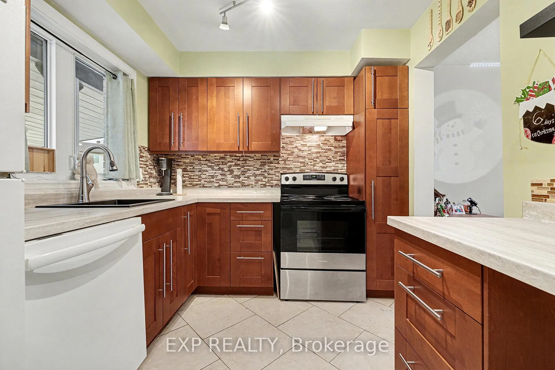 Photo 9 of 20 Lovell Lane, Ottawa, Westcliffe Estates — HOMEH