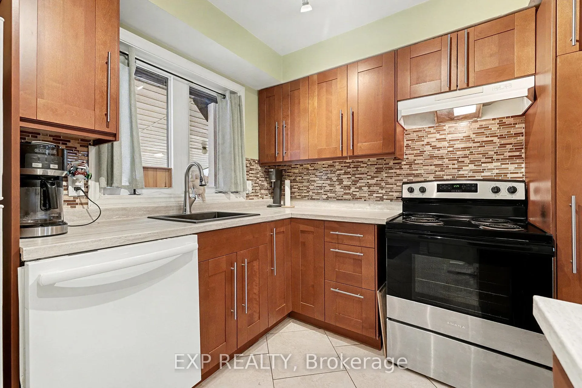 Photo 10 of 20 Lovell Lane, Ottawa, Westcliffe Estates — HOMEH