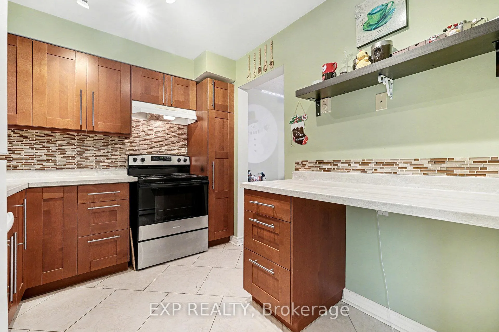 Photo 11 of 20 Lovell Lane, Ottawa, Westcliffe Estates — HOMEH