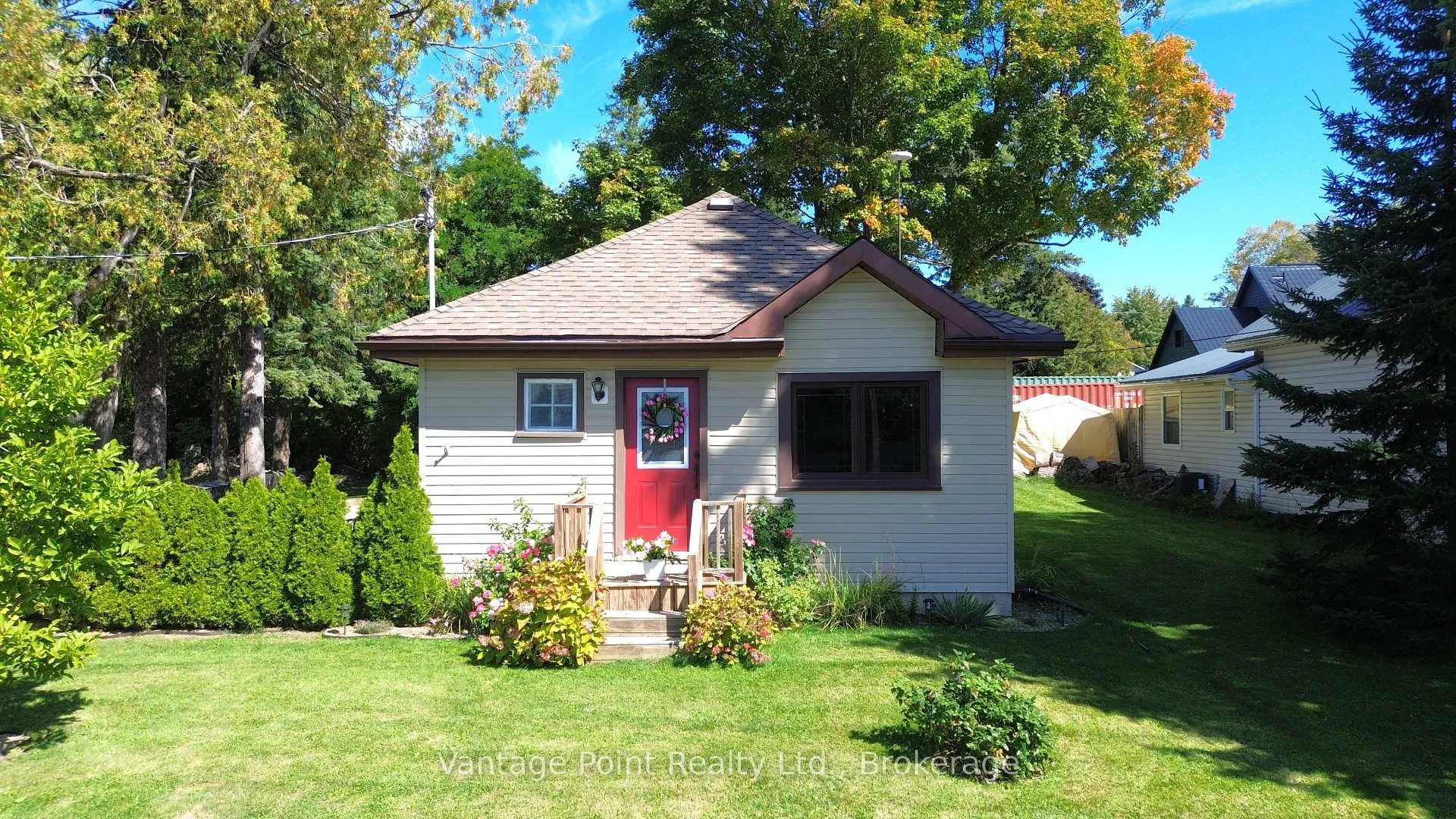 Photo 1 of 777007 10 Highway, Chatsworth — HOMEH