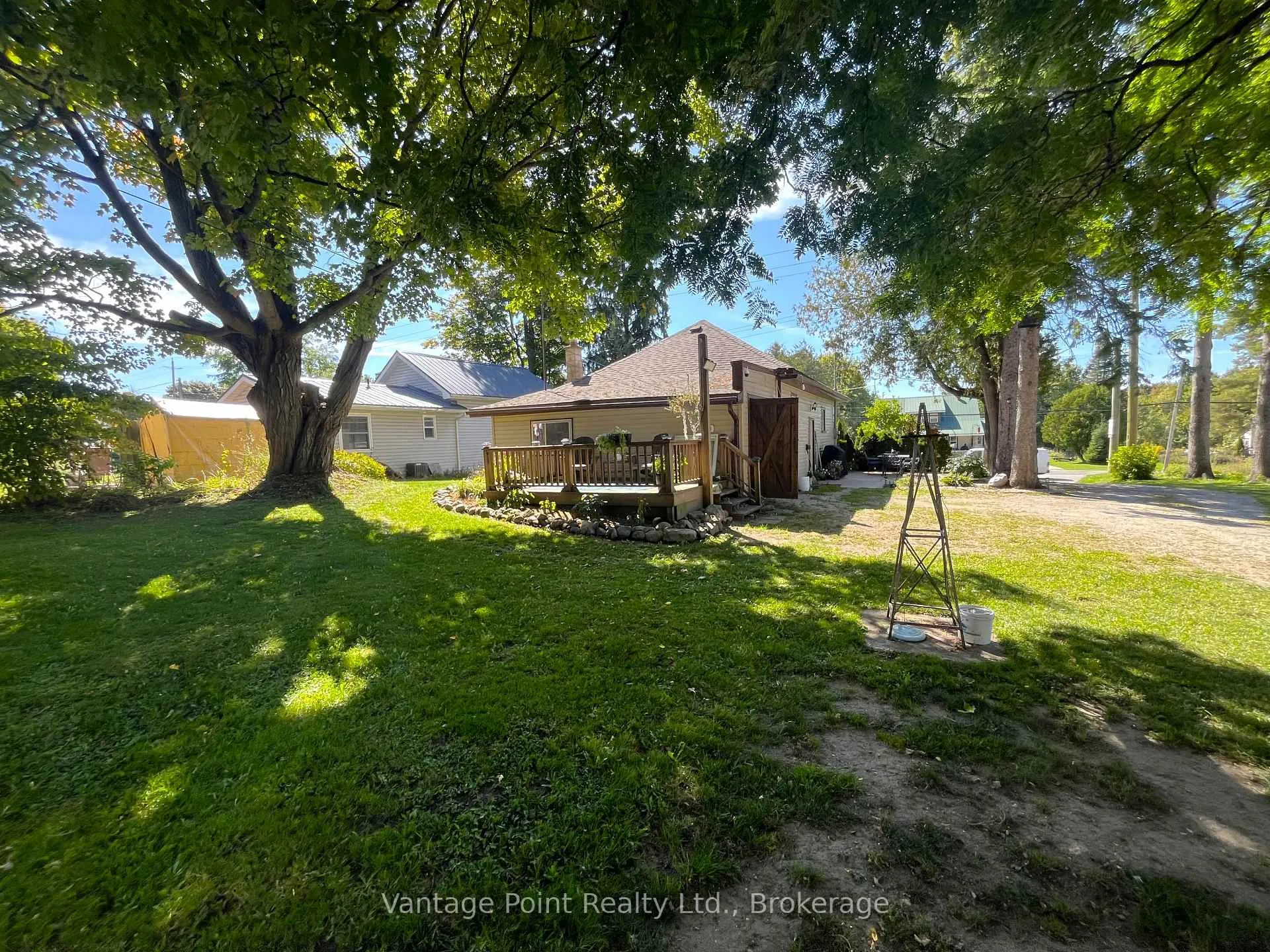 Photo 2 of 777007 10 Highway, Chatsworth — HOMEH