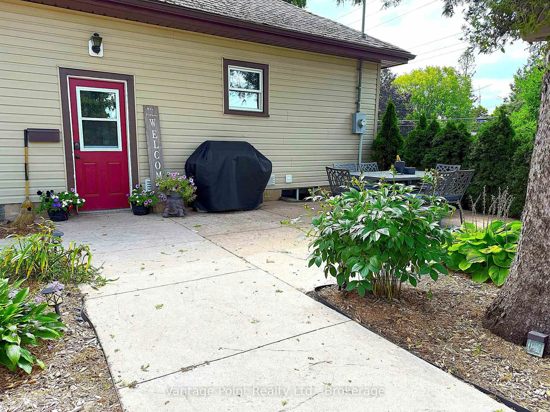 Photo 5 of 777007 10 Highway, Chatsworth — HOMEH