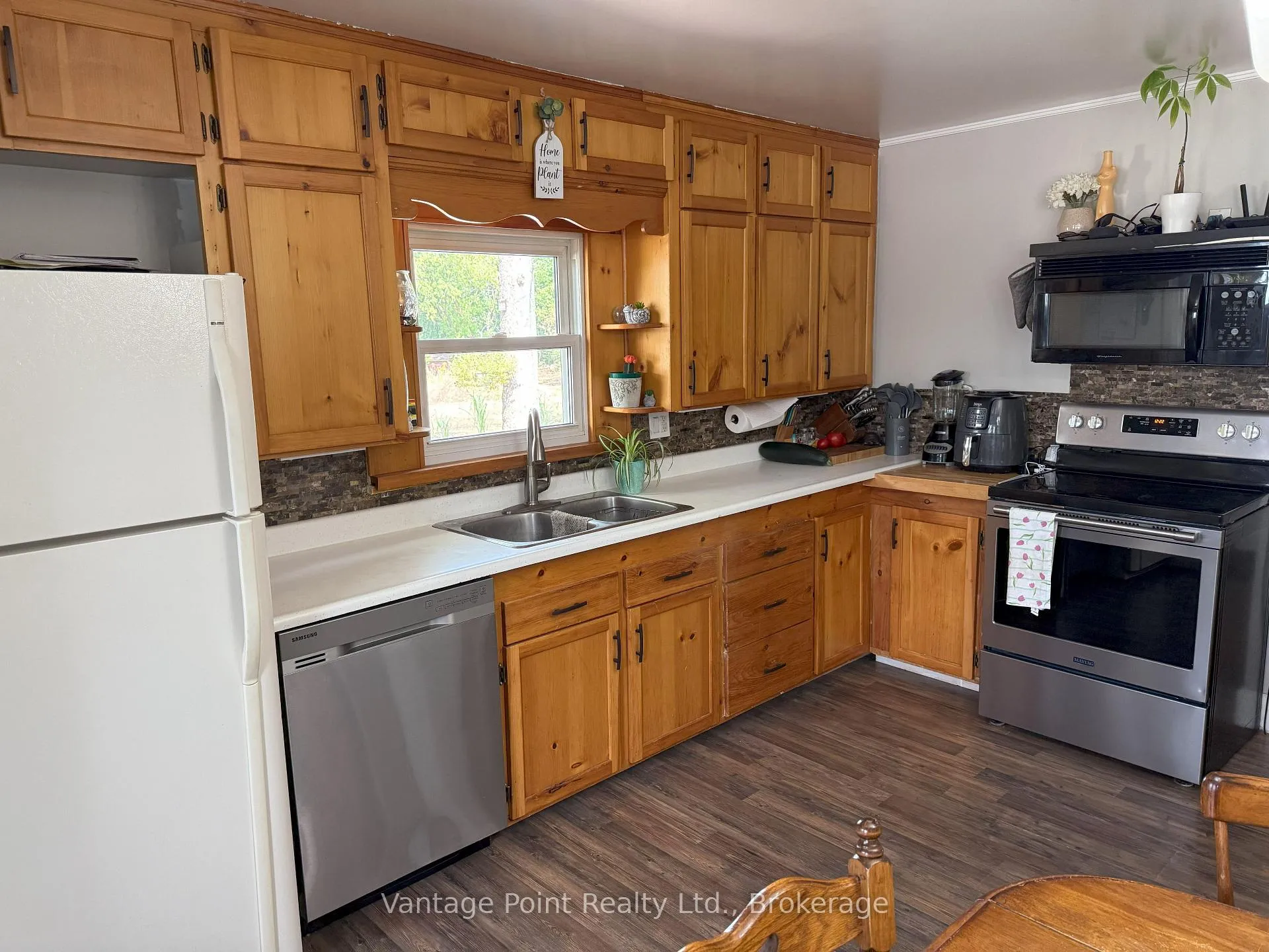 Photo 14 of 777007 10 Highway, Chatsworth — HOMEH