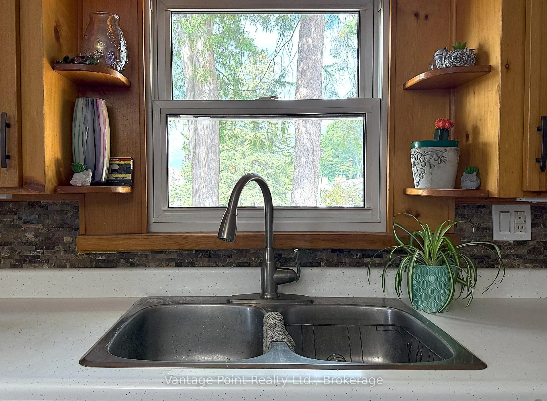 Photo 19 of 777007 10 Highway, Chatsworth — HOMEH