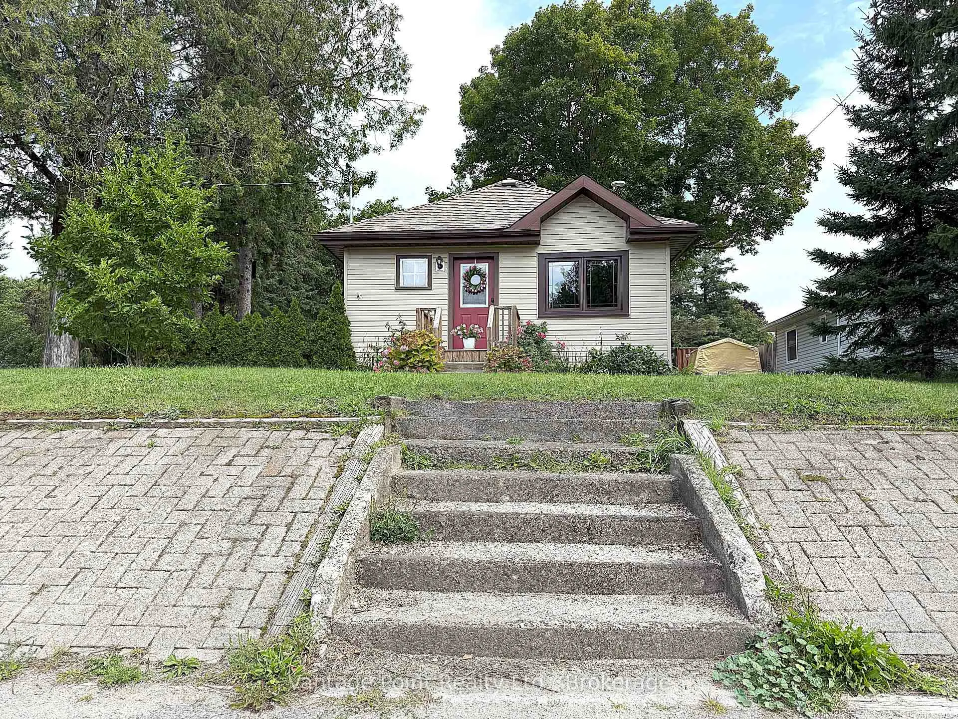 Photo 38 of 777007 10 Highway, Chatsworth — HOMEH