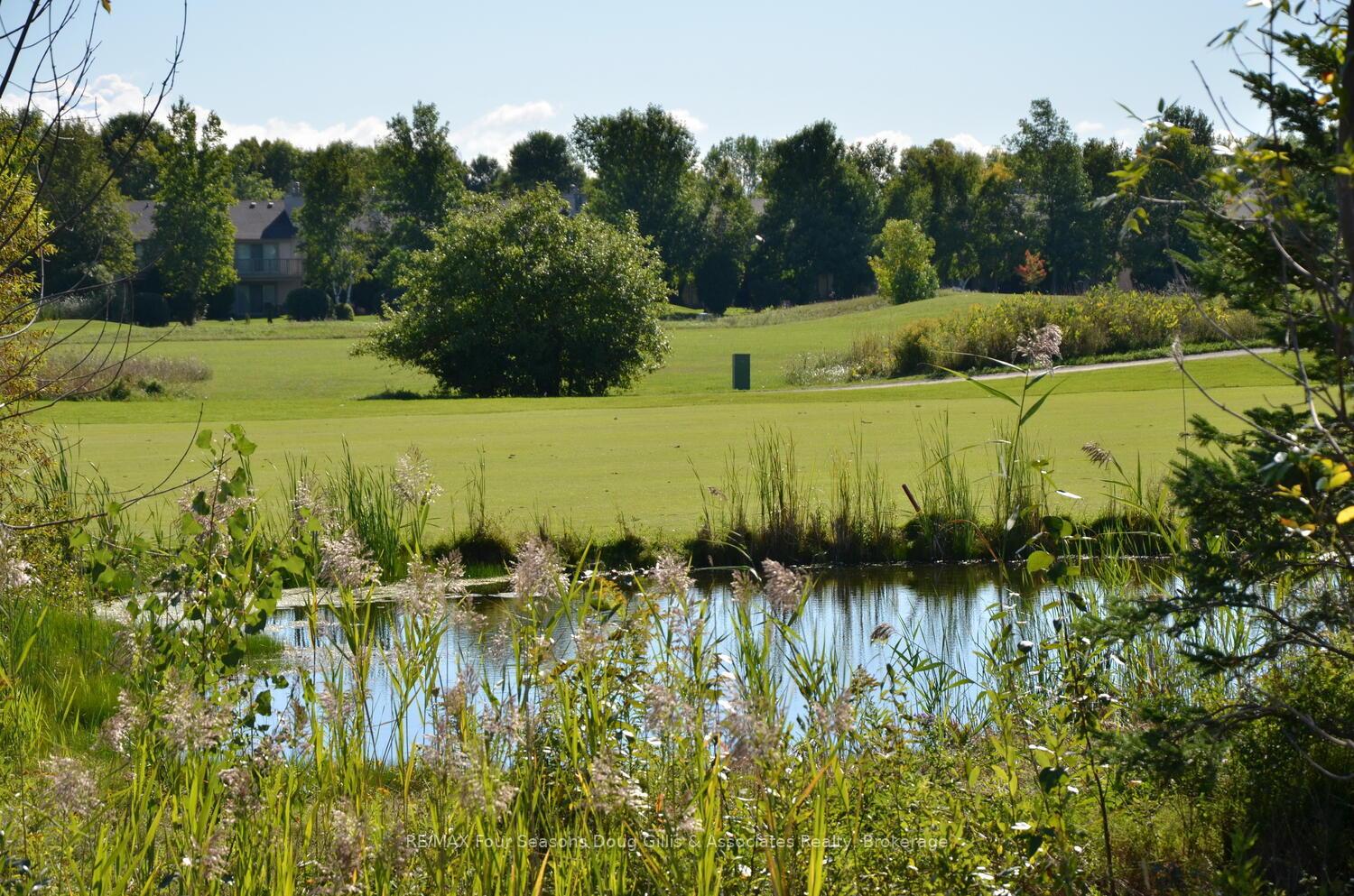 Photo 16 of 10 Wildrose Trail, Collingwood — HOMEH