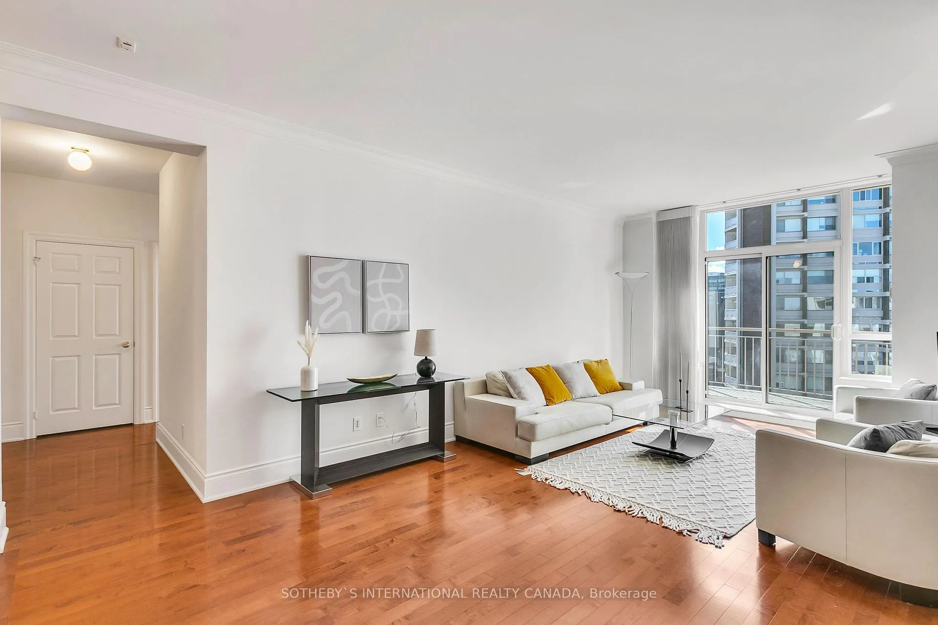 Photo 6 of Unit 903, 55 Delisle Avenue, Toronto, Yonge-St. Clair — HOMEH