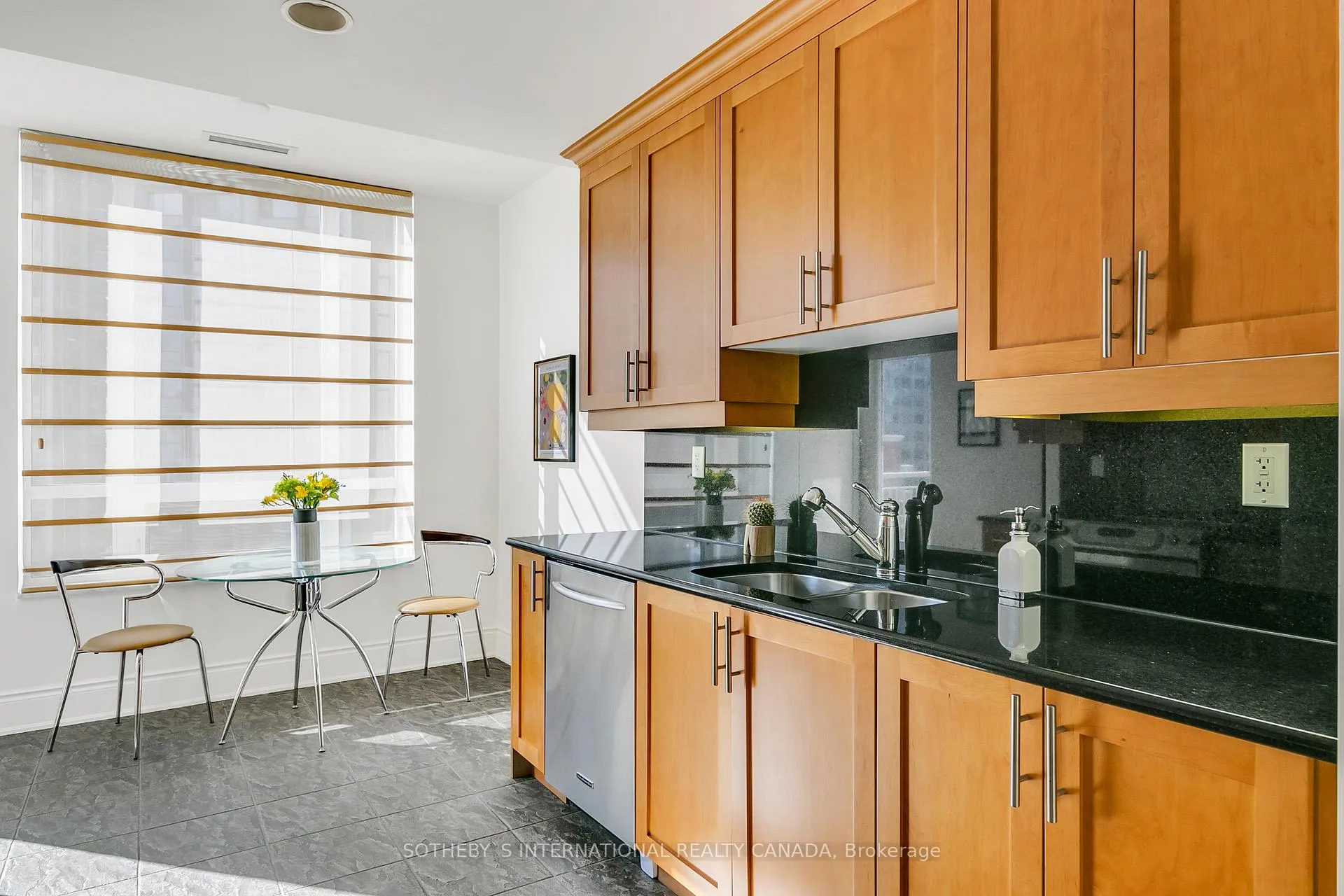 Photo 12 of Unit 903, 55 Delisle Avenue, Toronto, Yonge-St. Clair — HOMEH