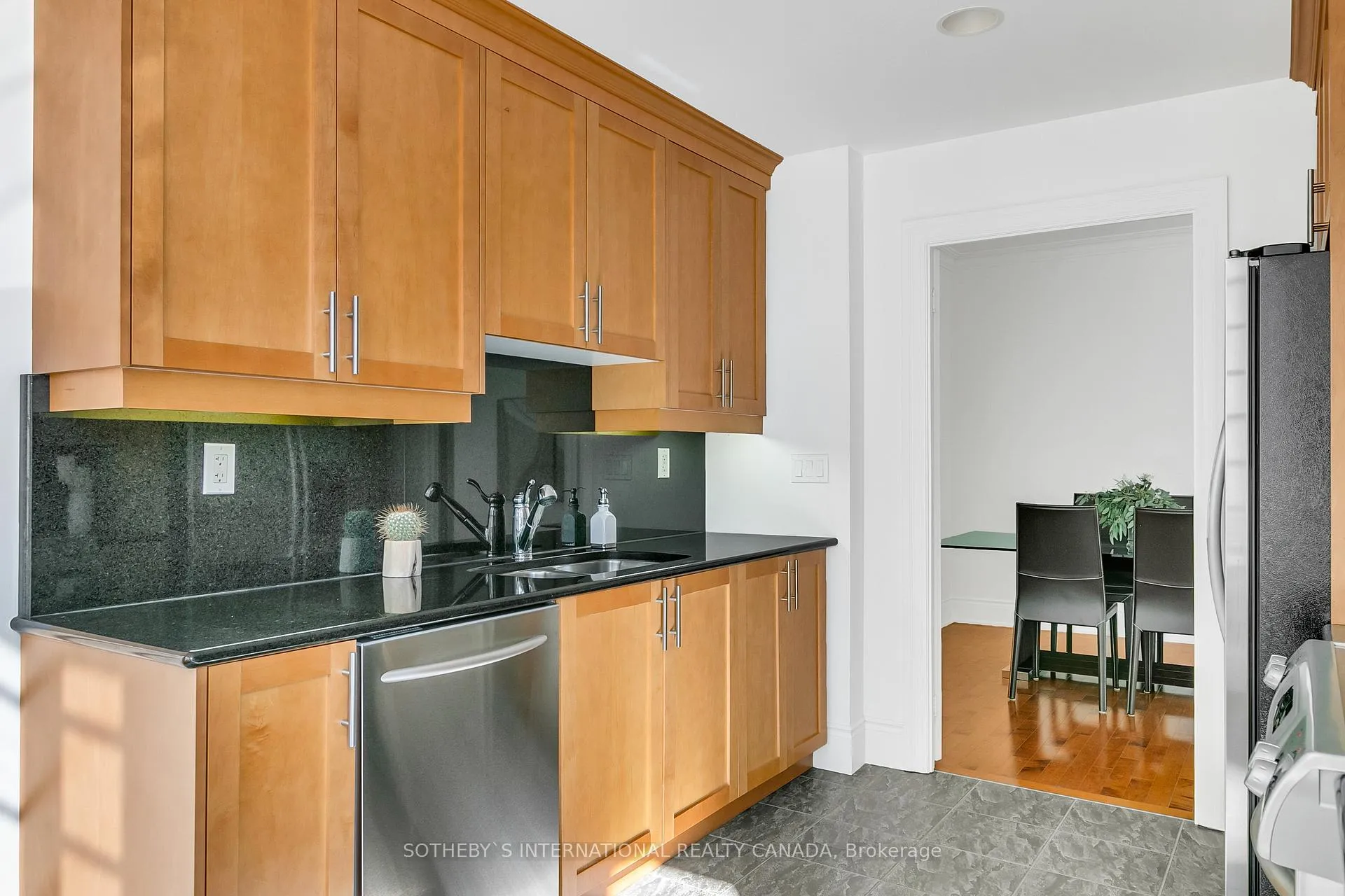 Photo 13 of Unit 903, 55 Delisle Avenue, Toronto, Yonge-St. Clair — HOMEH