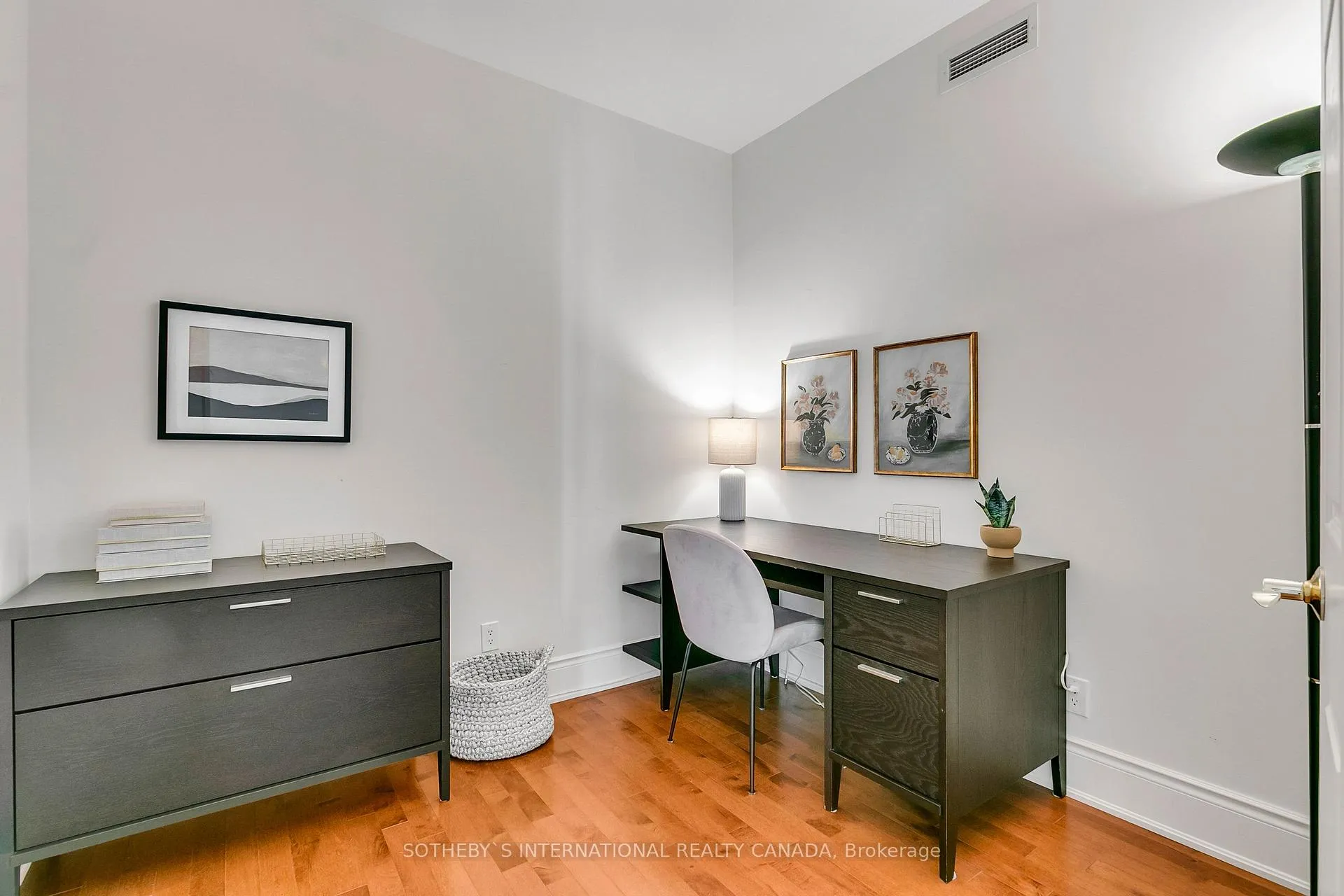Photo 16 of Unit 903, 55 Delisle Avenue, Toronto, Yonge-St. Clair — HOMEH