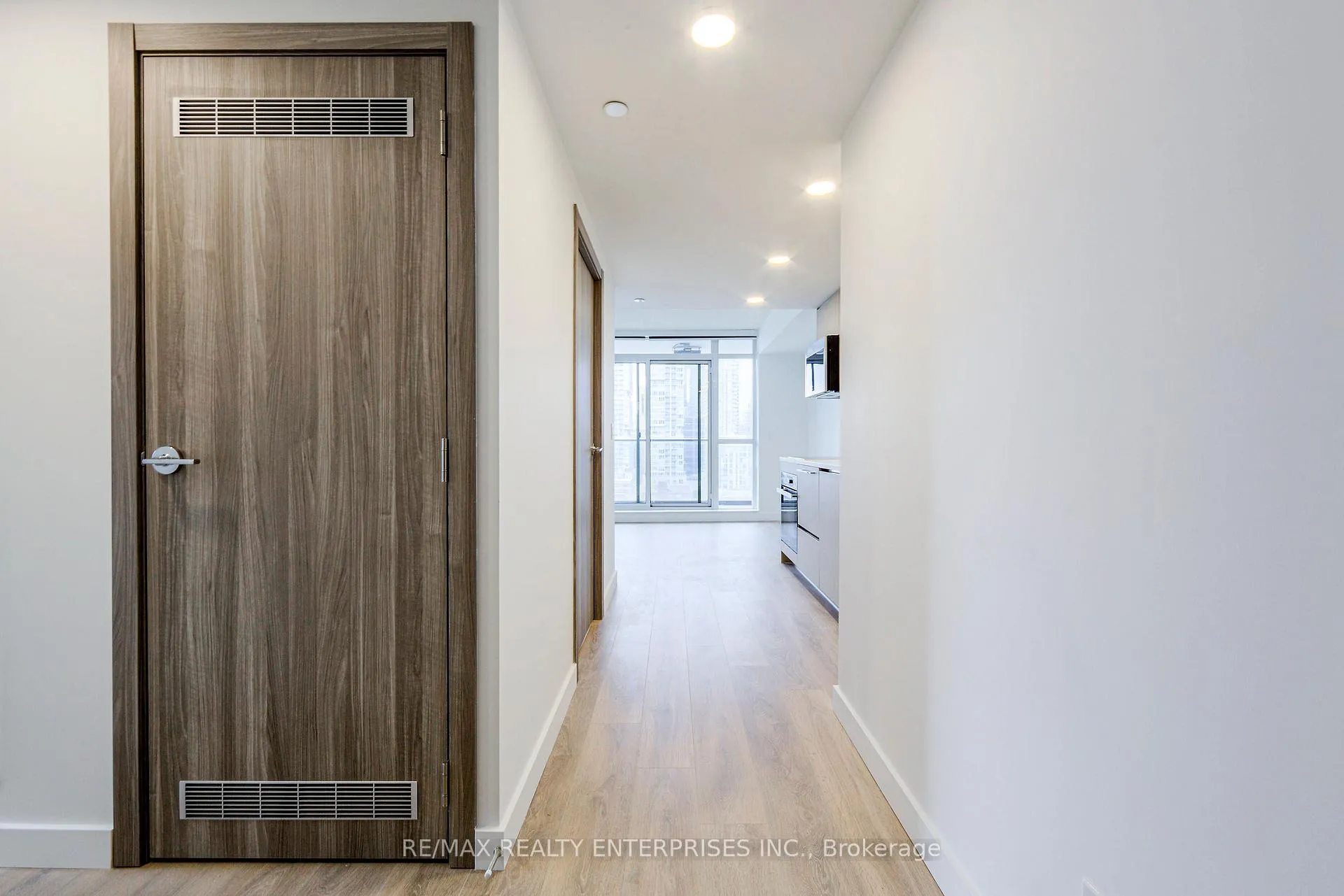 Photo 10 of Unit 1901, 38 Widmer Street, Toronto, Waterfront Communities — HOMEH