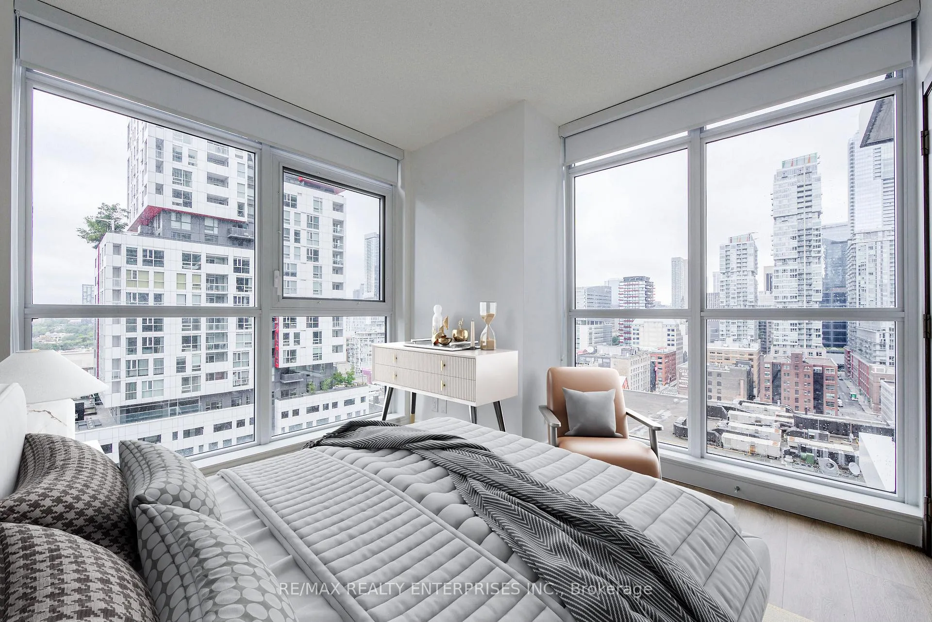 Photo 15 of Unit 1901, 38 Widmer Street, Toronto, Waterfront Communities — HOMEH