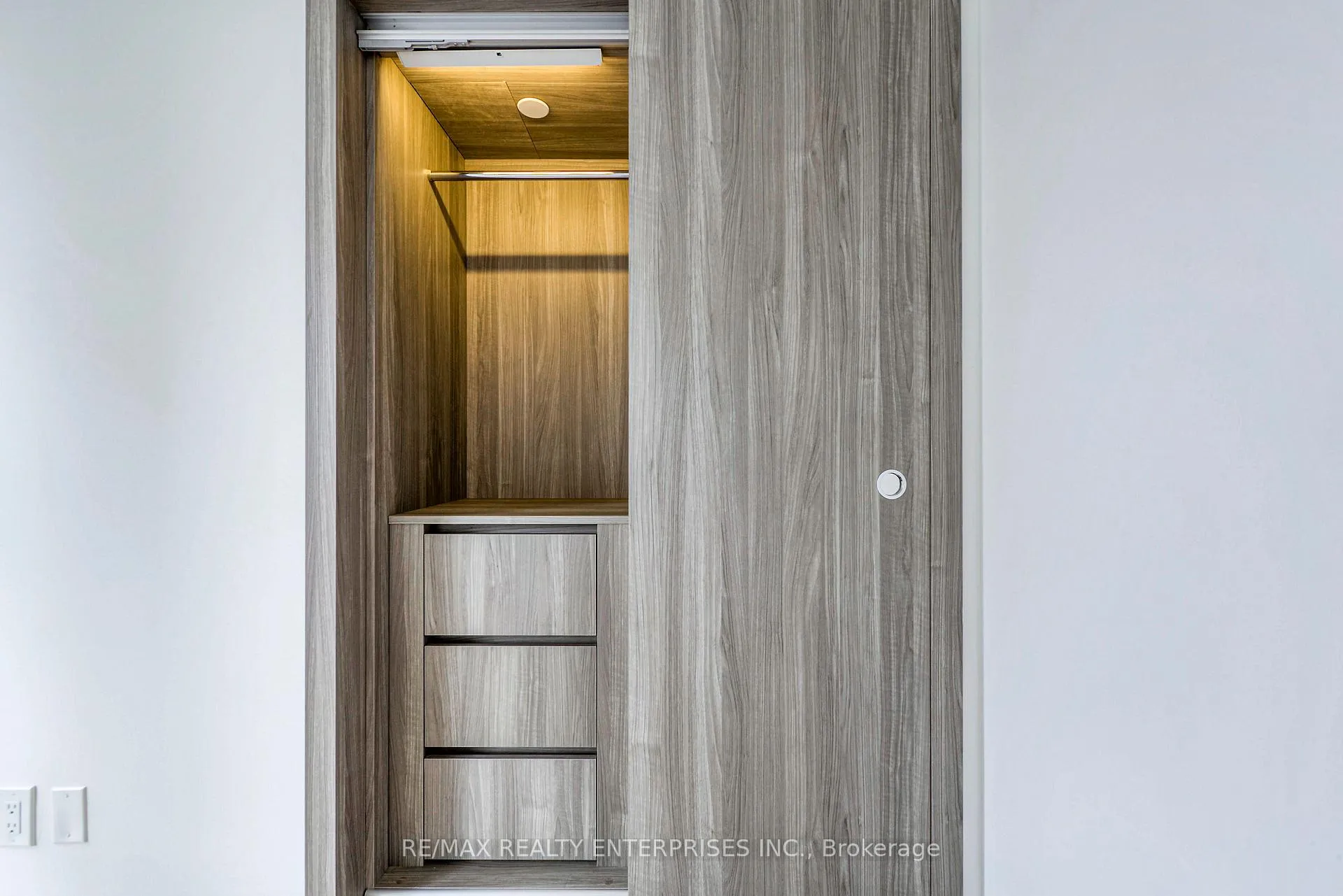 Photo 20 of Unit 1901, 38 Widmer Street, Toronto, Waterfront Communities — HOMEH