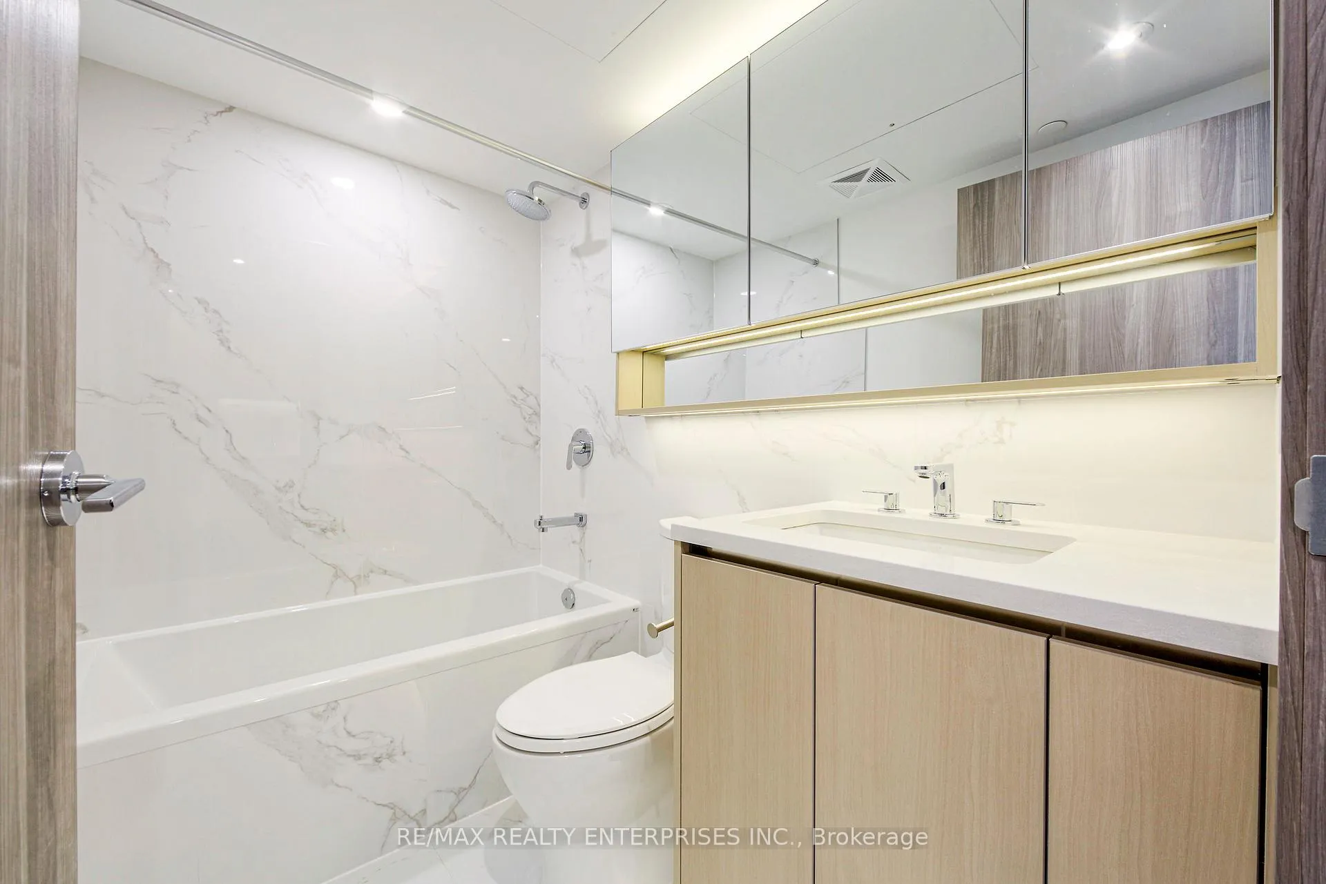 Photo 22 of Unit 1901, 38 Widmer Street, Toronto, Waterfront Communities — HOMEH
