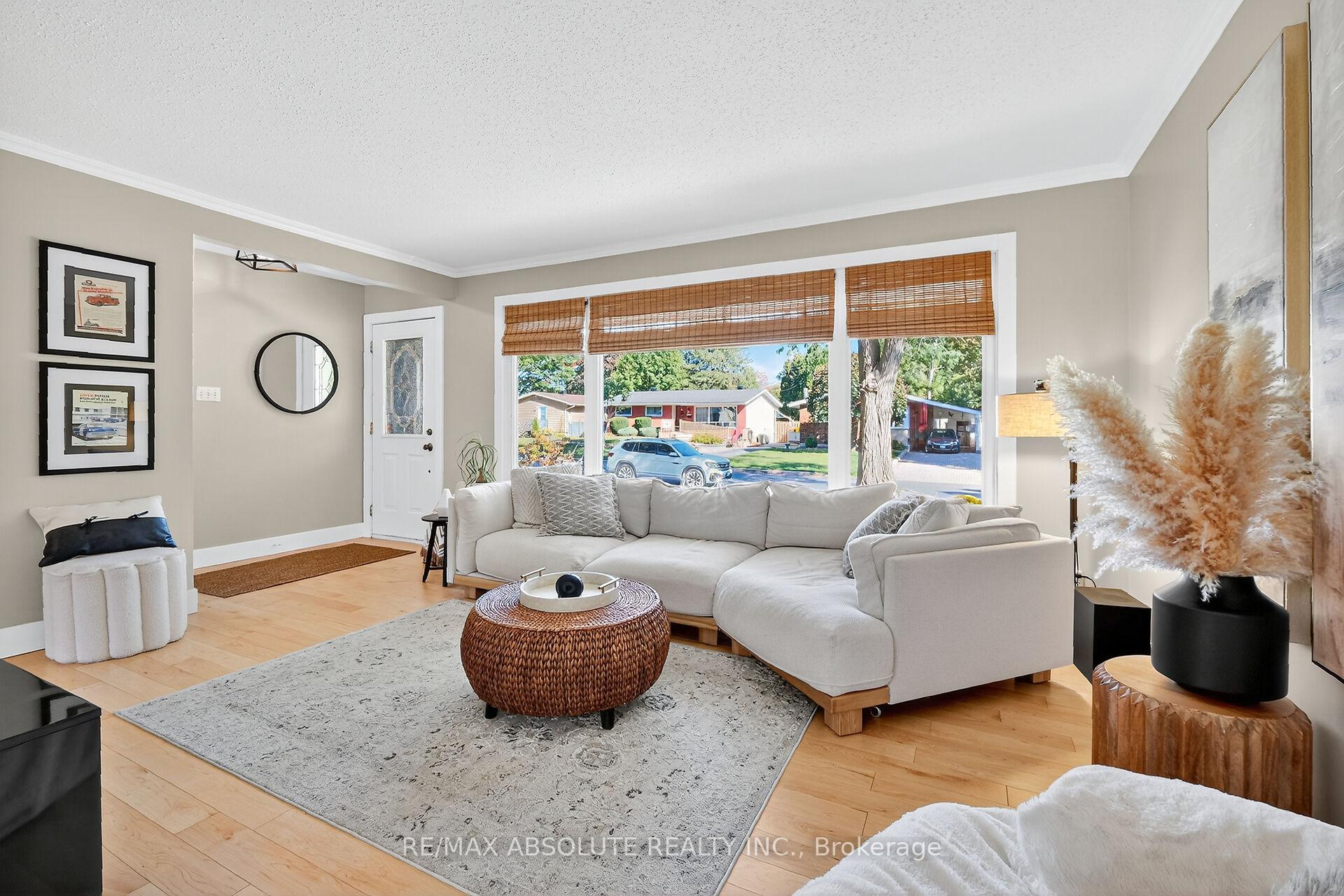 Photo 2 of 2186 Tawney Road, Ottawa, Hawthorne Meadows — HOMEH