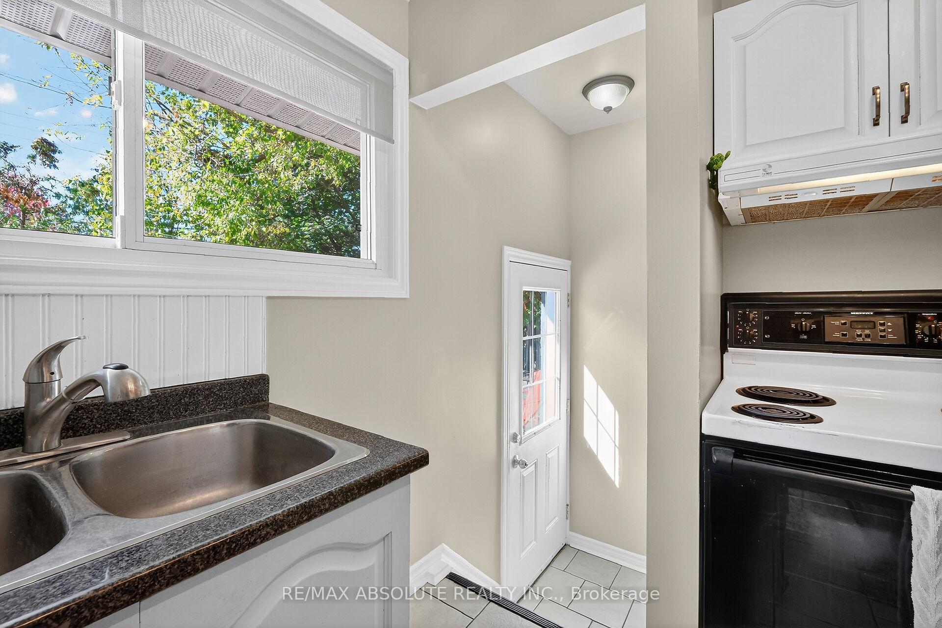 Photo 11 of 2186 Tawney Road, Ottawa, Hawthorne Meadows — HOMEH