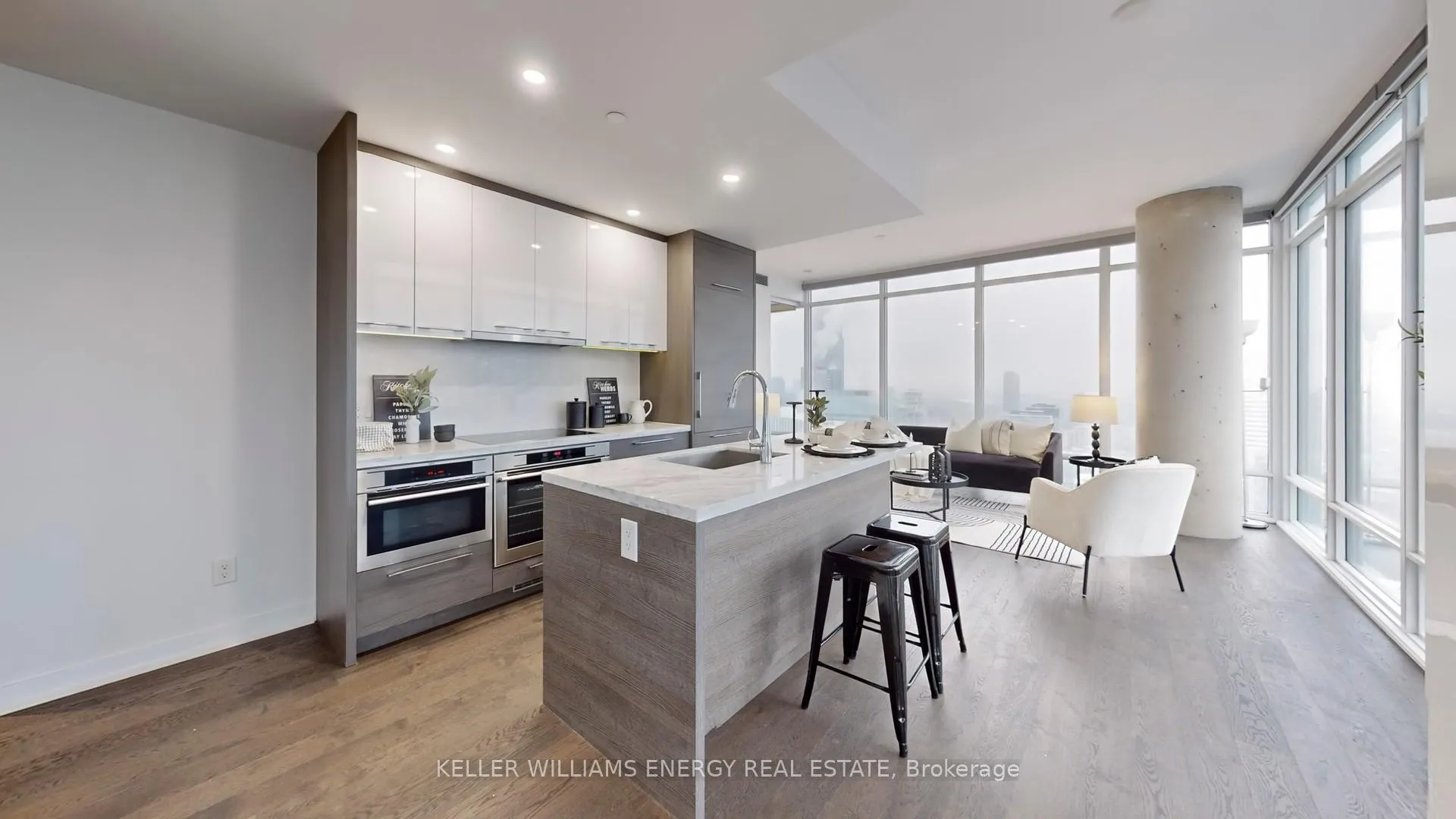 Photo 6 of Unit 3307, 488 University Avenue, Toronto, University — HOMEH
