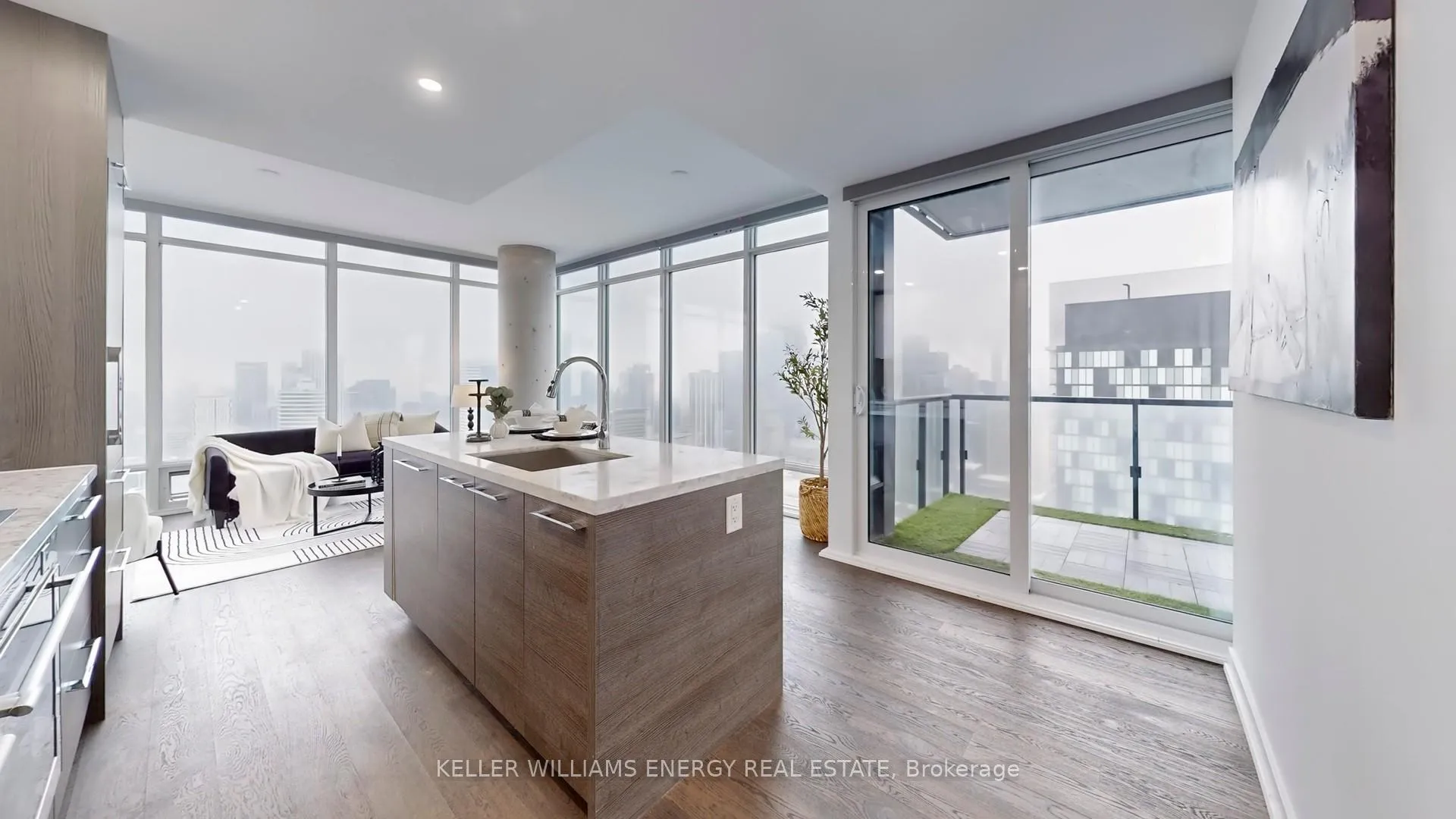 Photo 7 of Unit 3307, 488 University Avenue, Toronto, University — HOMEH