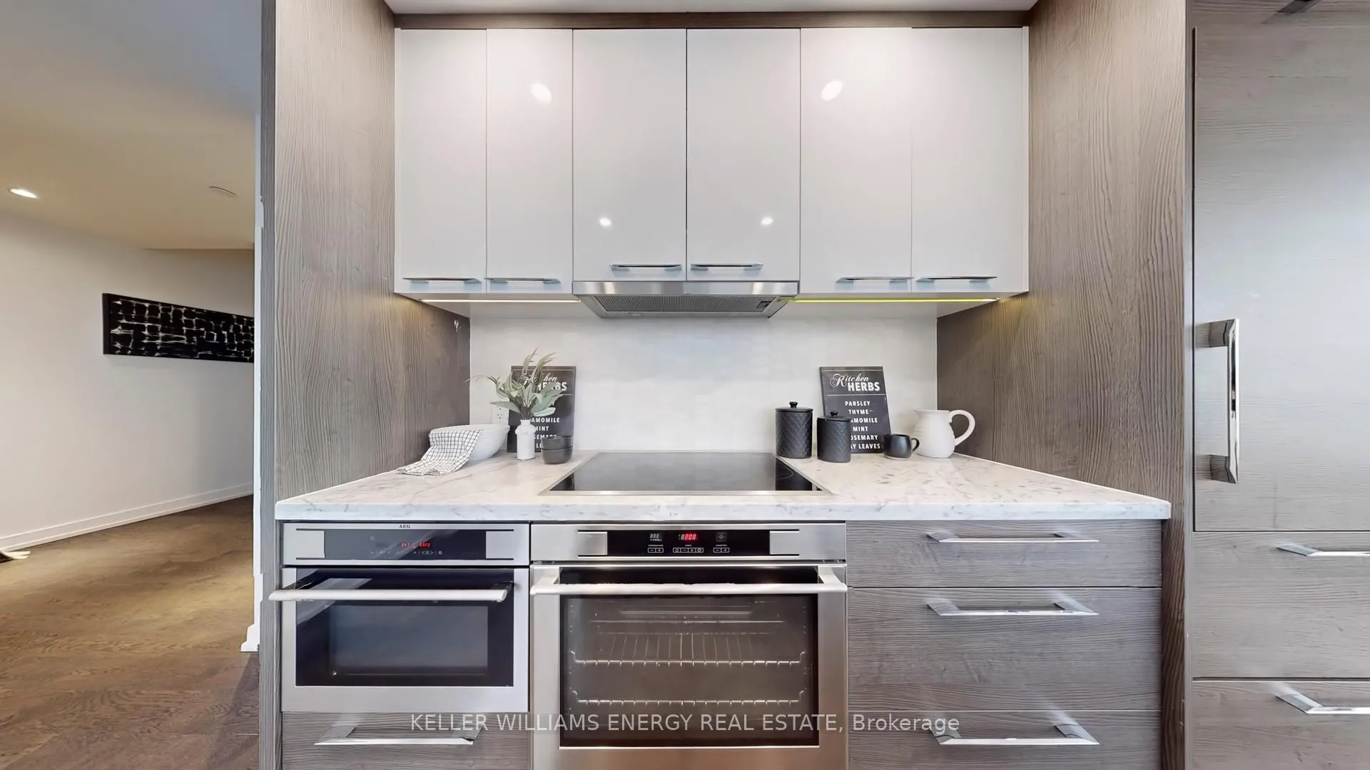 Photo 8 of Unit 3307, 488 University Avenue, Toronto, University — HOMEH