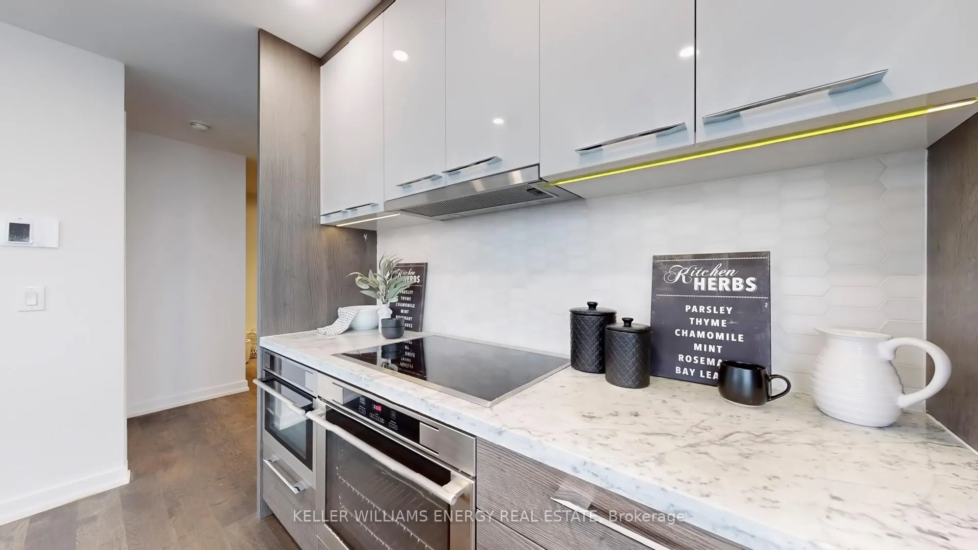 Photo 9 of Unit 3307, 488 University Avenue, Toronto, University — HOMEH