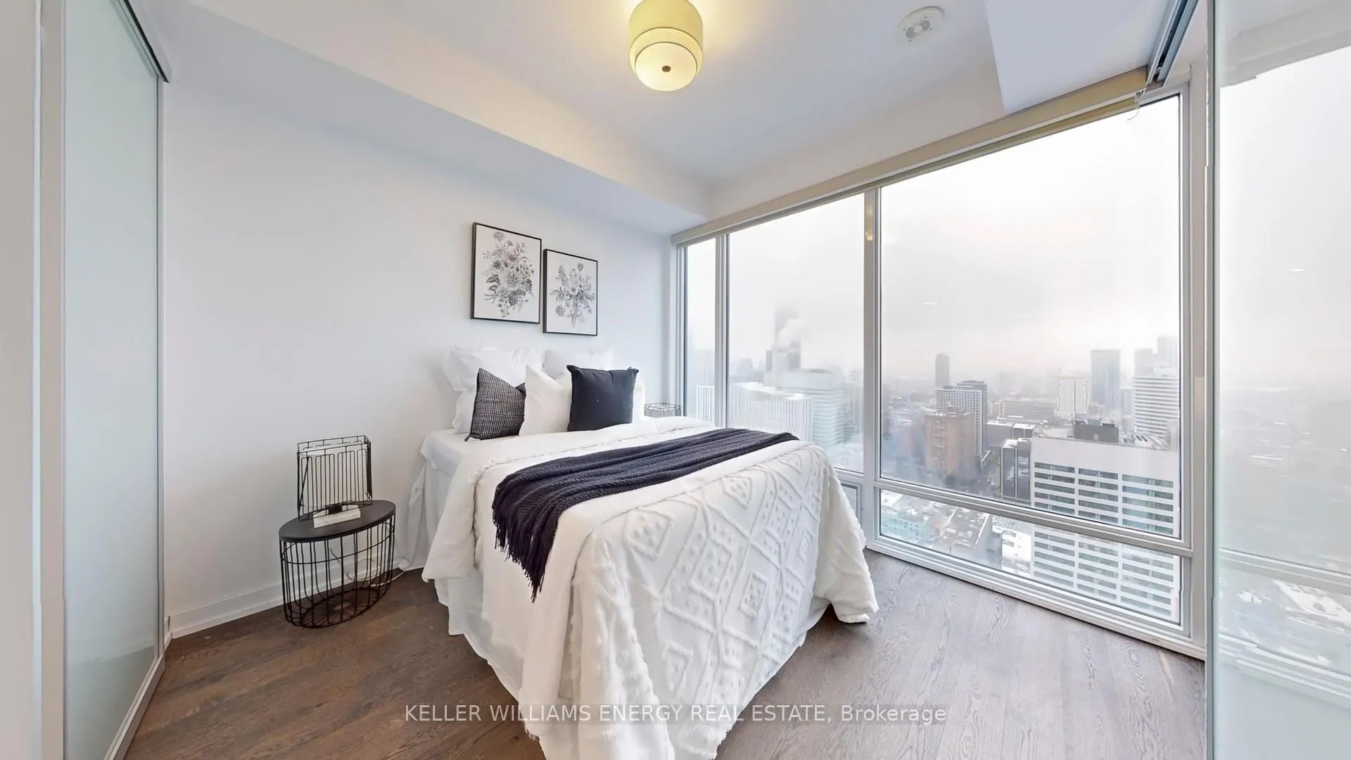 Photo 11 of Unit 3307, 488 University Avenue, Toronto, University — HOMEH