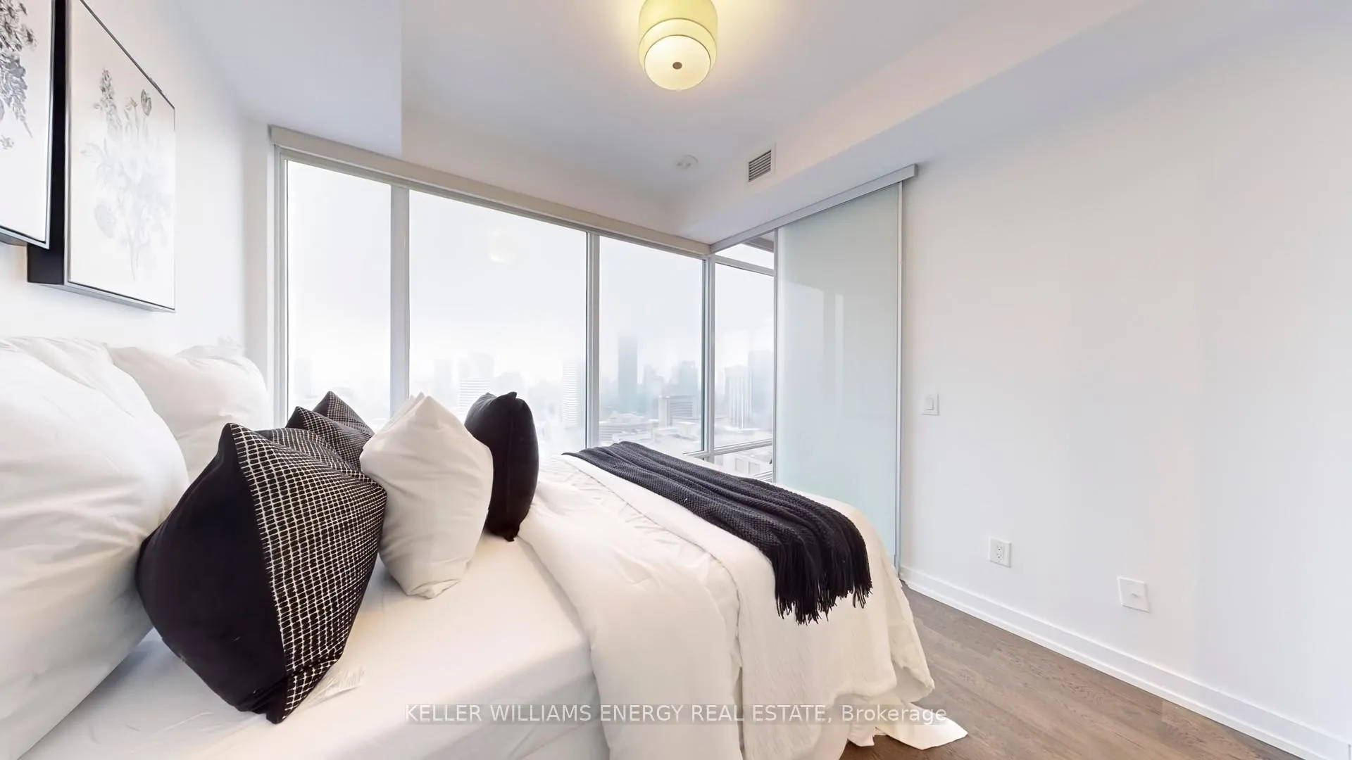 Photo 13 of Unit 3307, 488 University Avenue, Toronto, University — HOMEH