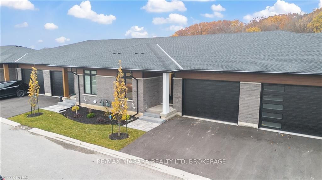 Photo 2 of Unit 3, 300 Richmond Street, Thorold, Confederation Heights — HOMEH