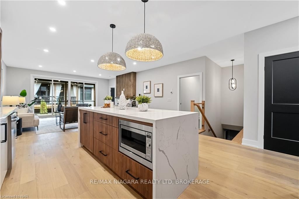 Photo 6 of Unit 3, 300 Richmond Street, Thorold, Confederation Heights — HOMEH