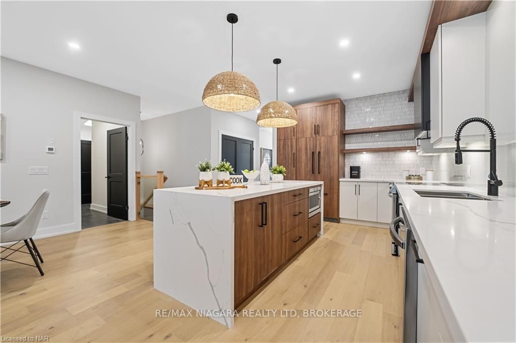 Photo 7 of Unit 3, 300 Richmond Street, Thorold, Confederation Heights — HOMEH
