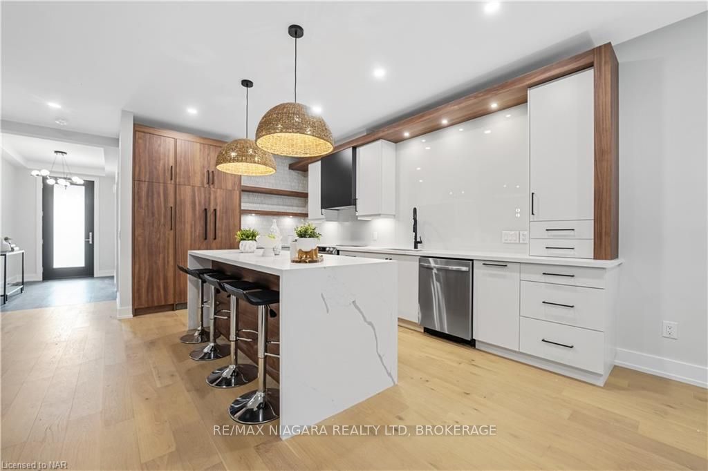 Photo 8 of Unit 3, 300 Richmond Street, Thorold, Confederation Heights — HOMEH